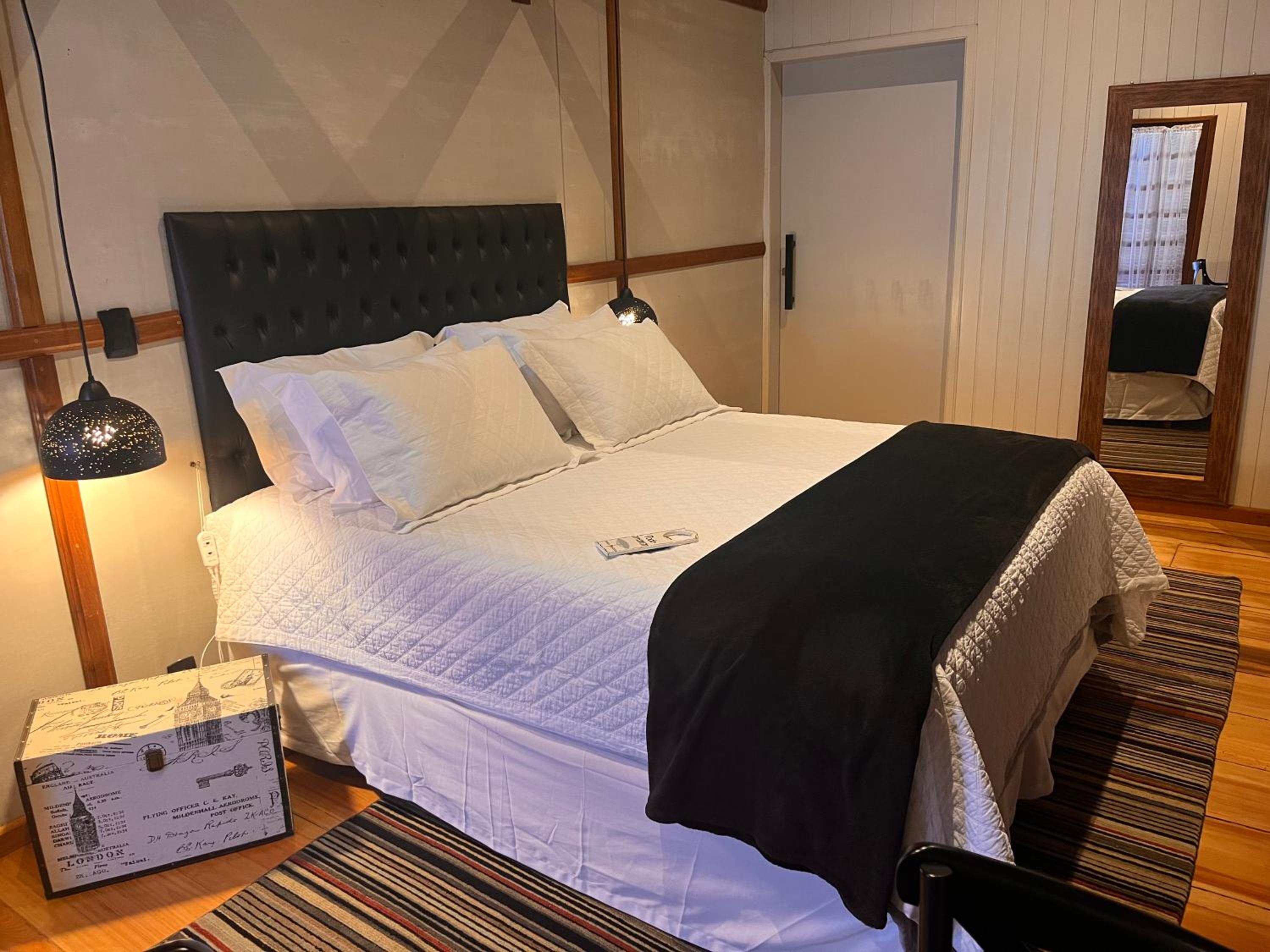 Deluxe Queen Suite - Photo 5