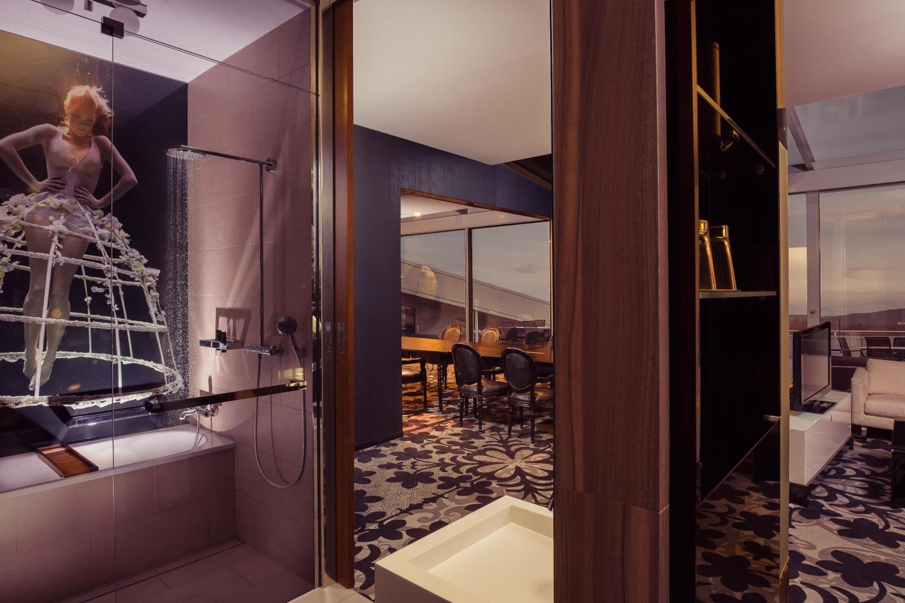 Hero Suite with Rooftop Terrace - Photo 4