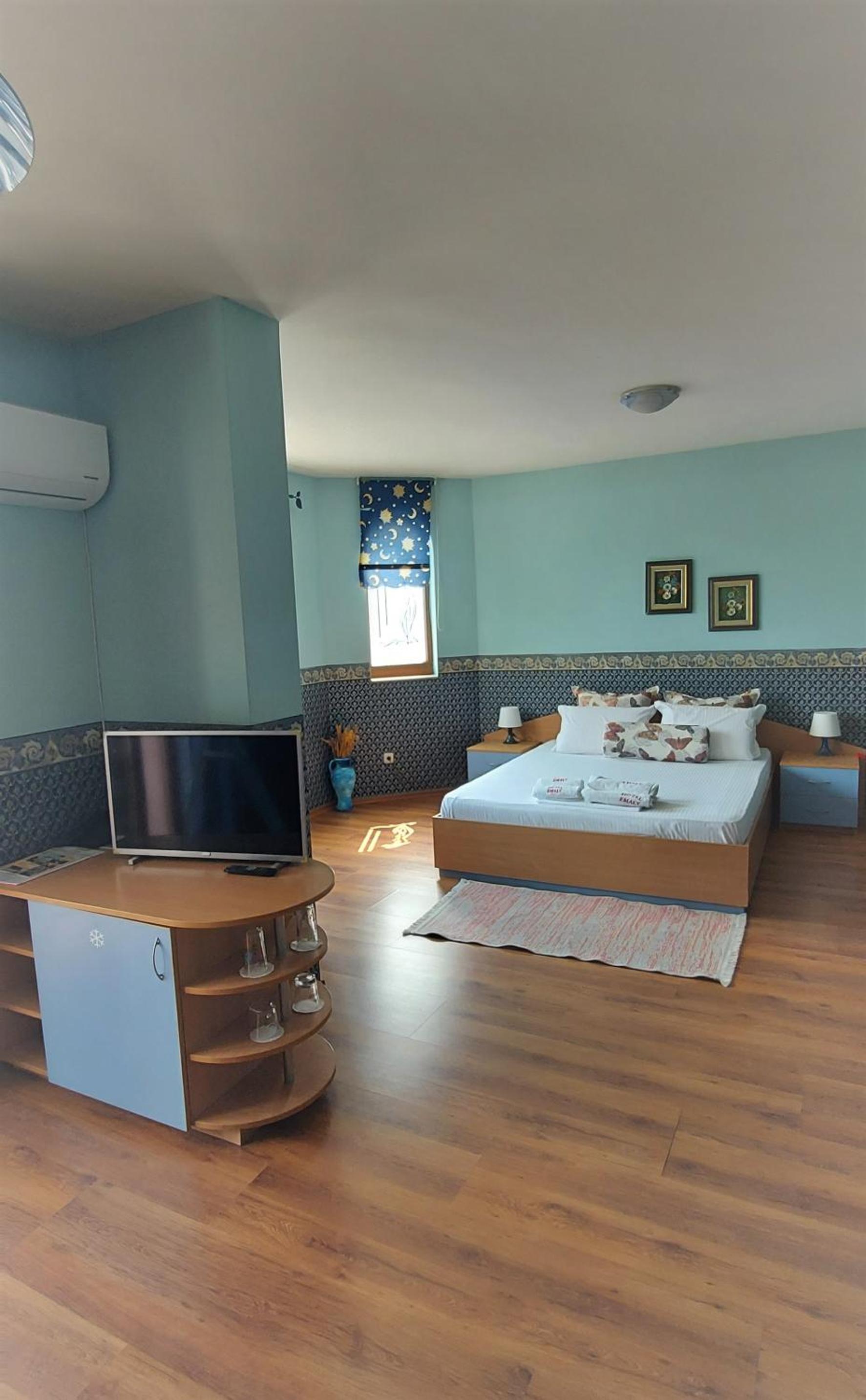 One-Bedroom Suite with Balcony photo 2
