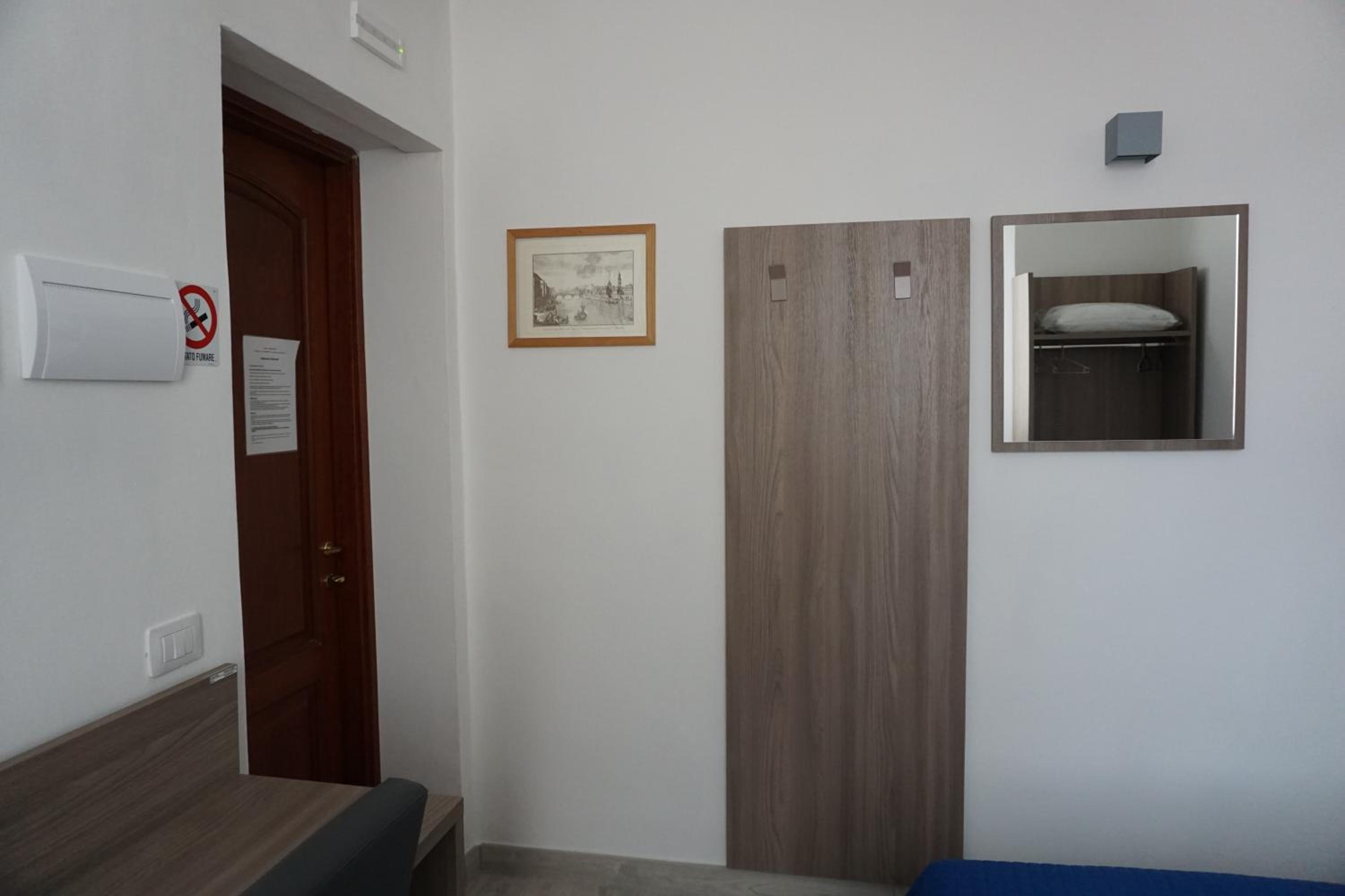 Small Double Room photo 1