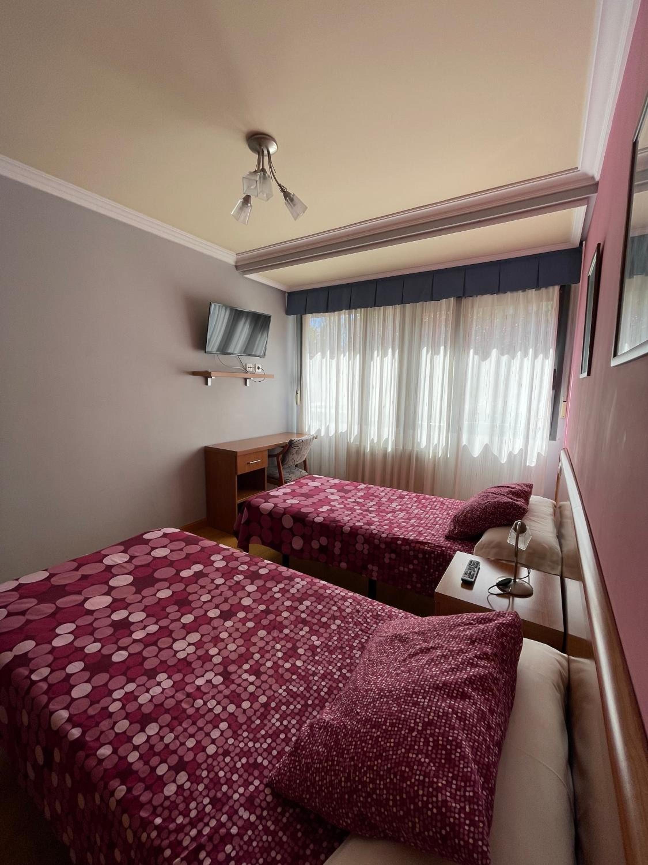 Twin Room - Photo 2