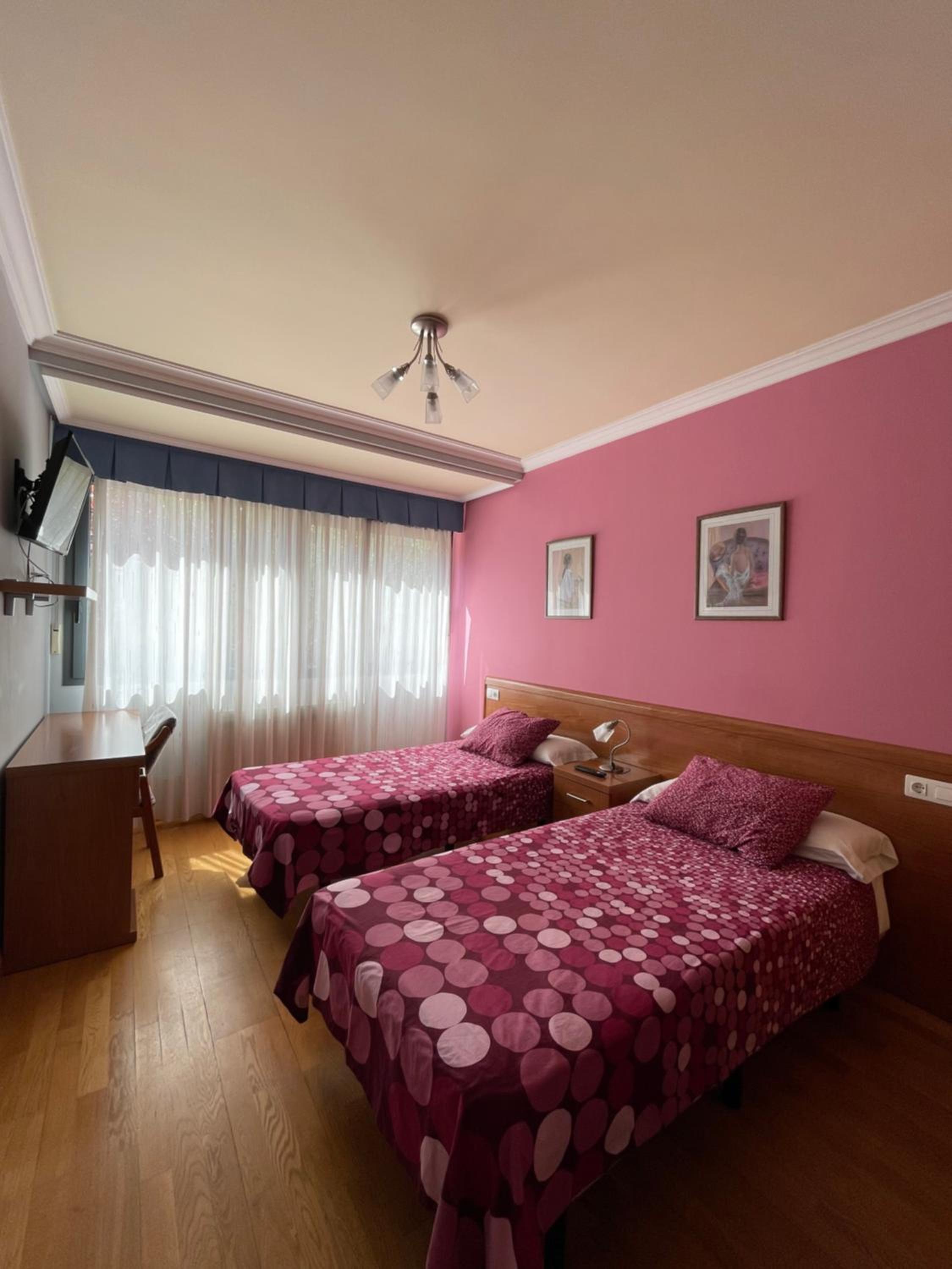 Twin Room - Photo 3