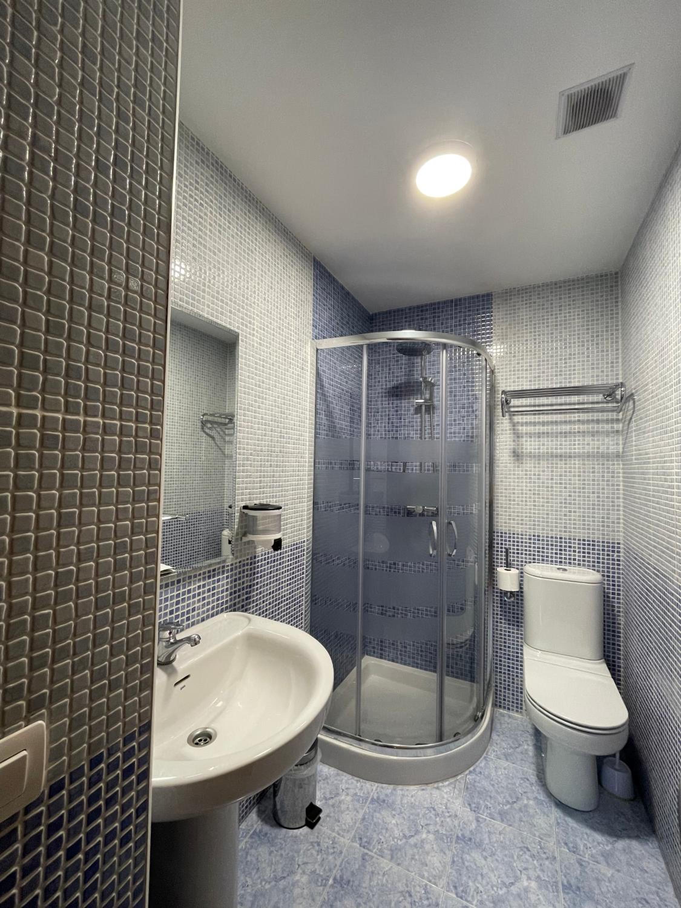 Twin Room - Photo 6