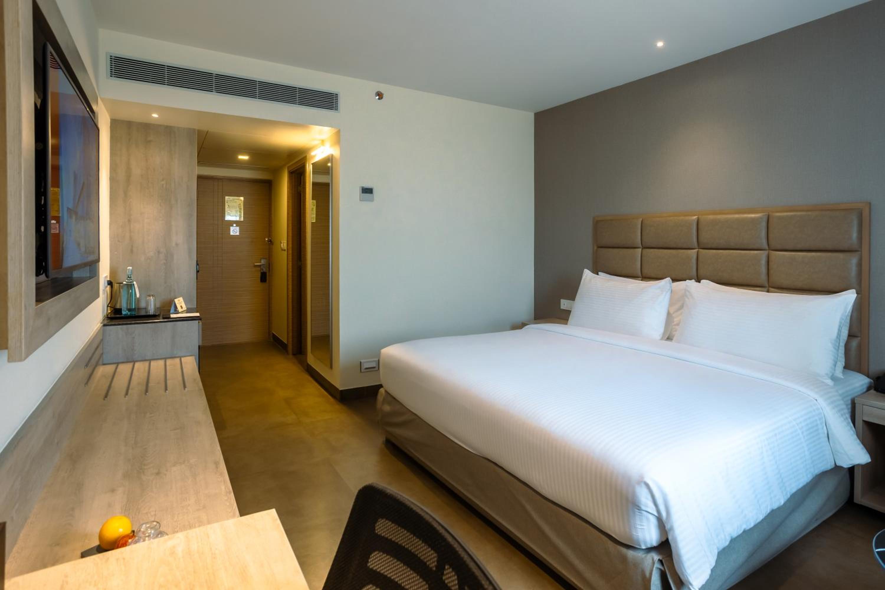 Executive Room - Photo 1