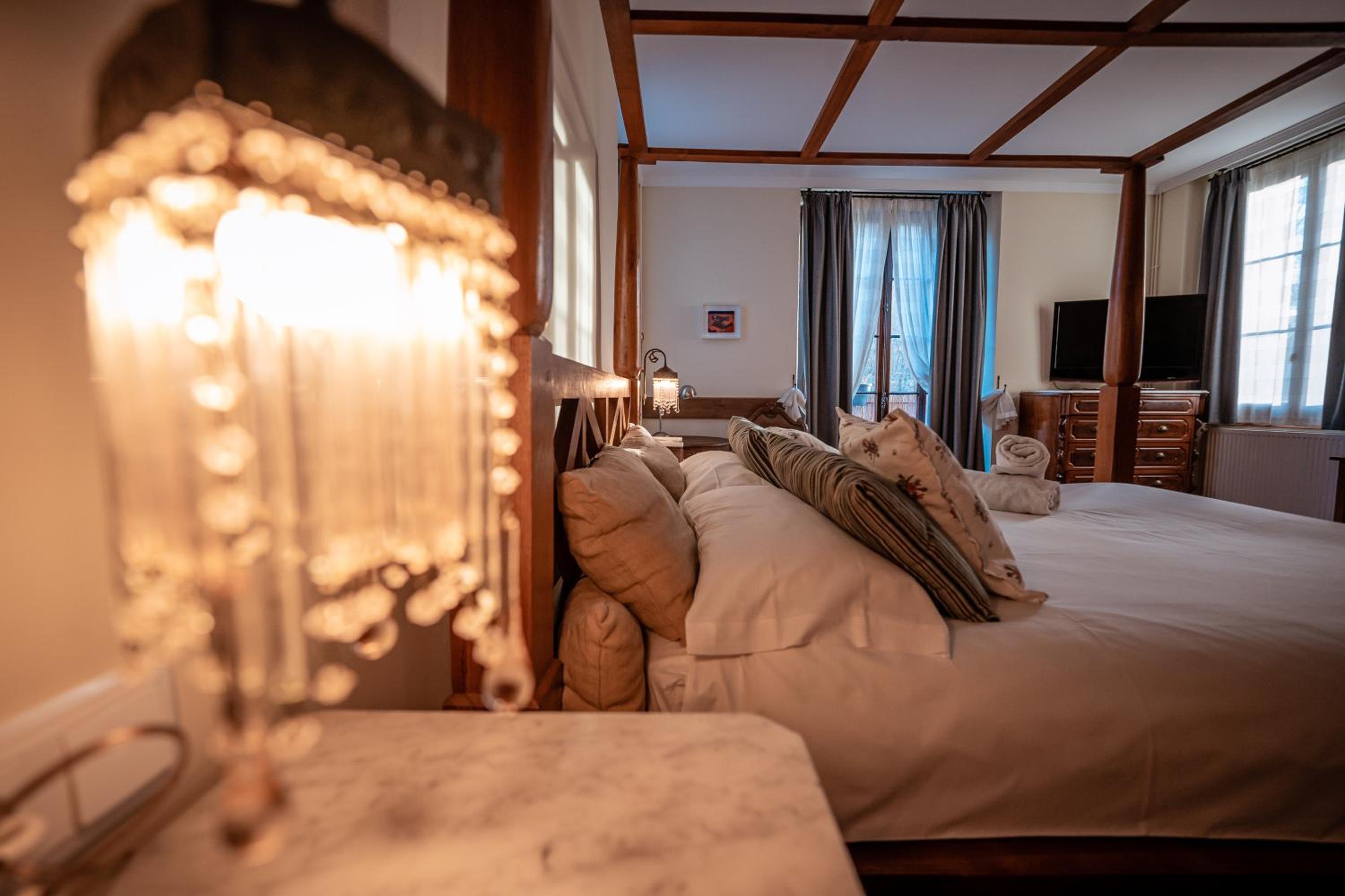 Grand Deluxe Suite with Terrace and Bath photo 2
