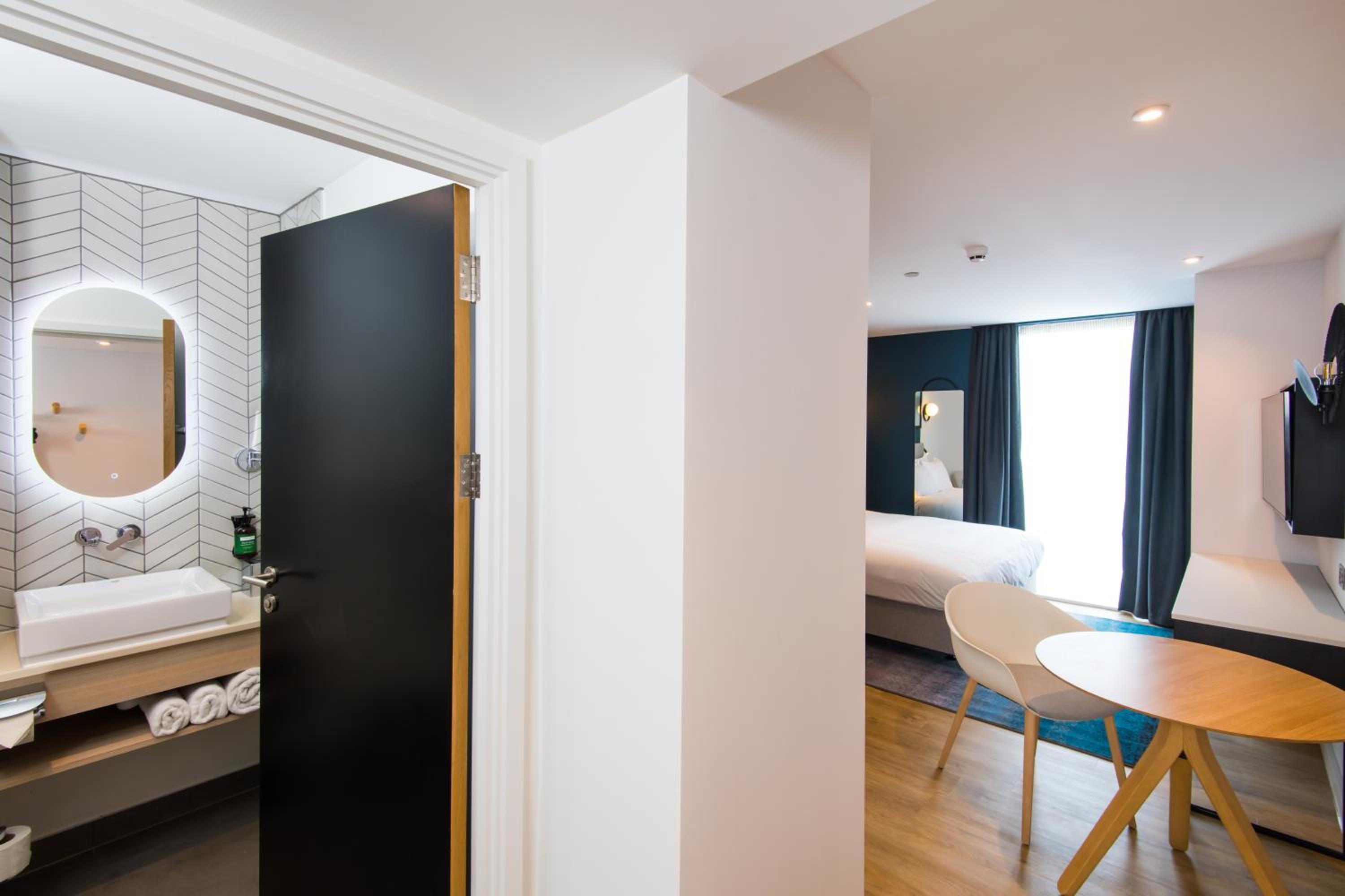 King Studio Suite - Photo 2