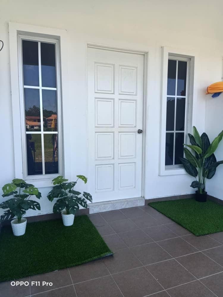 Three-Bedroom House photo 1