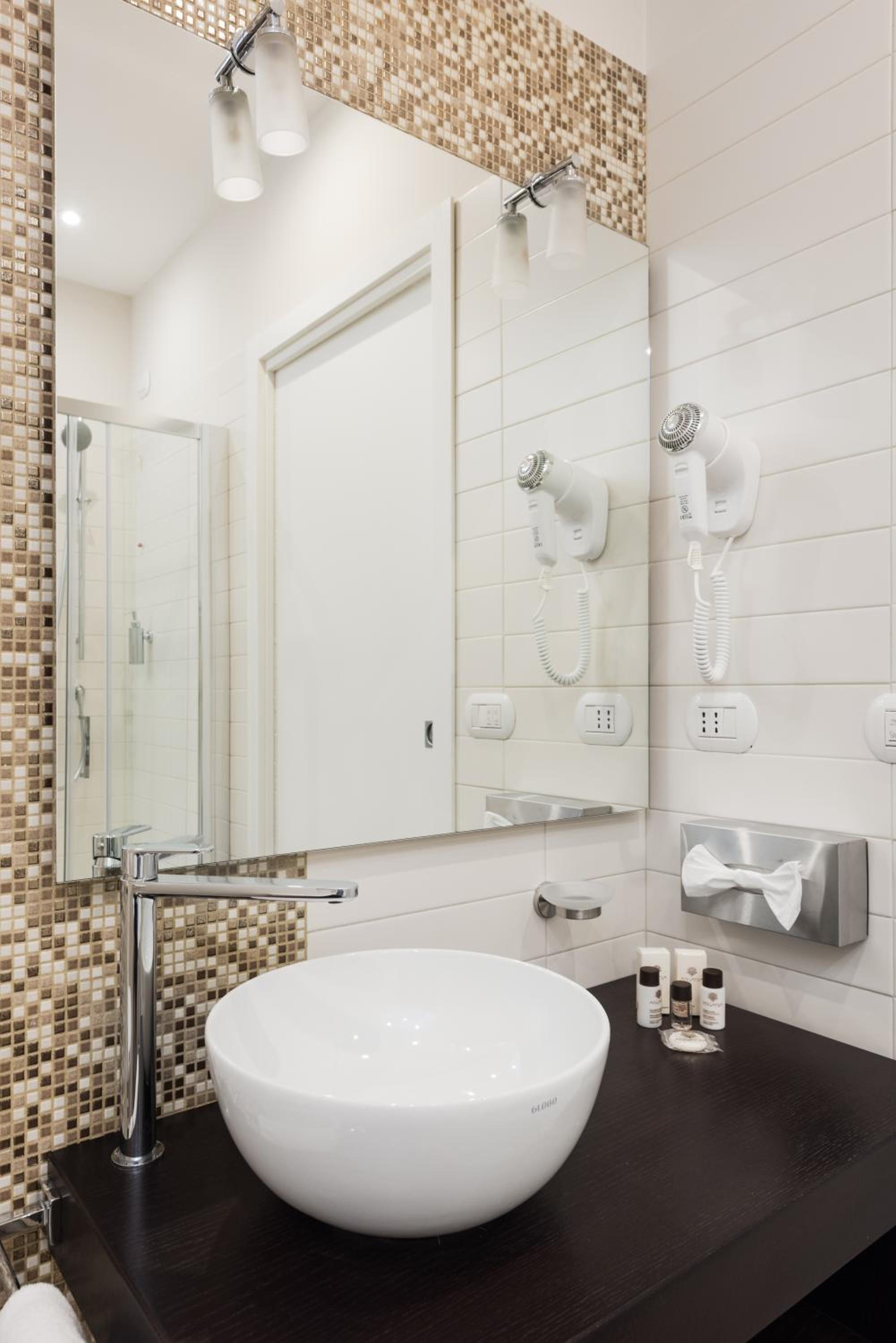 King Suite with Spa Bath photo 2