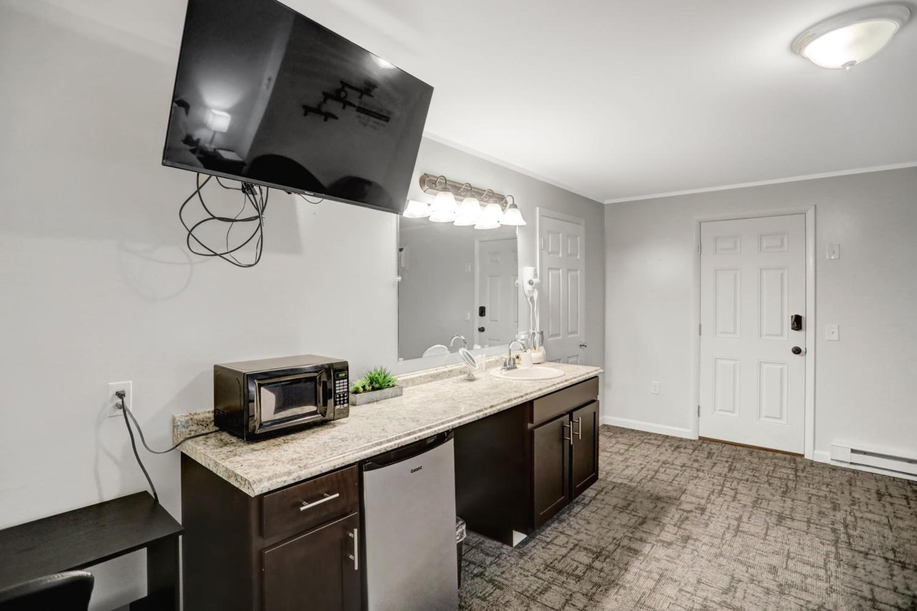 King Suite - Photo 5