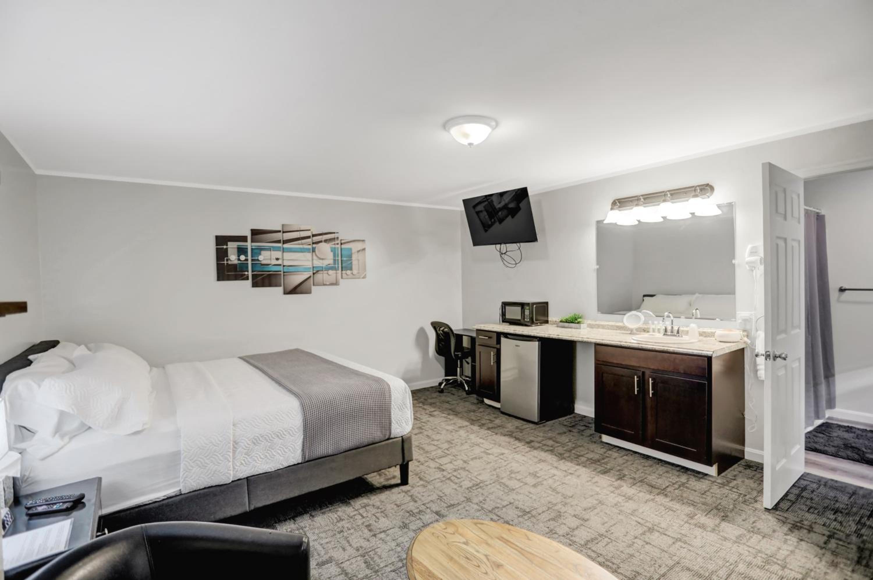 King Suite - Photo 2
