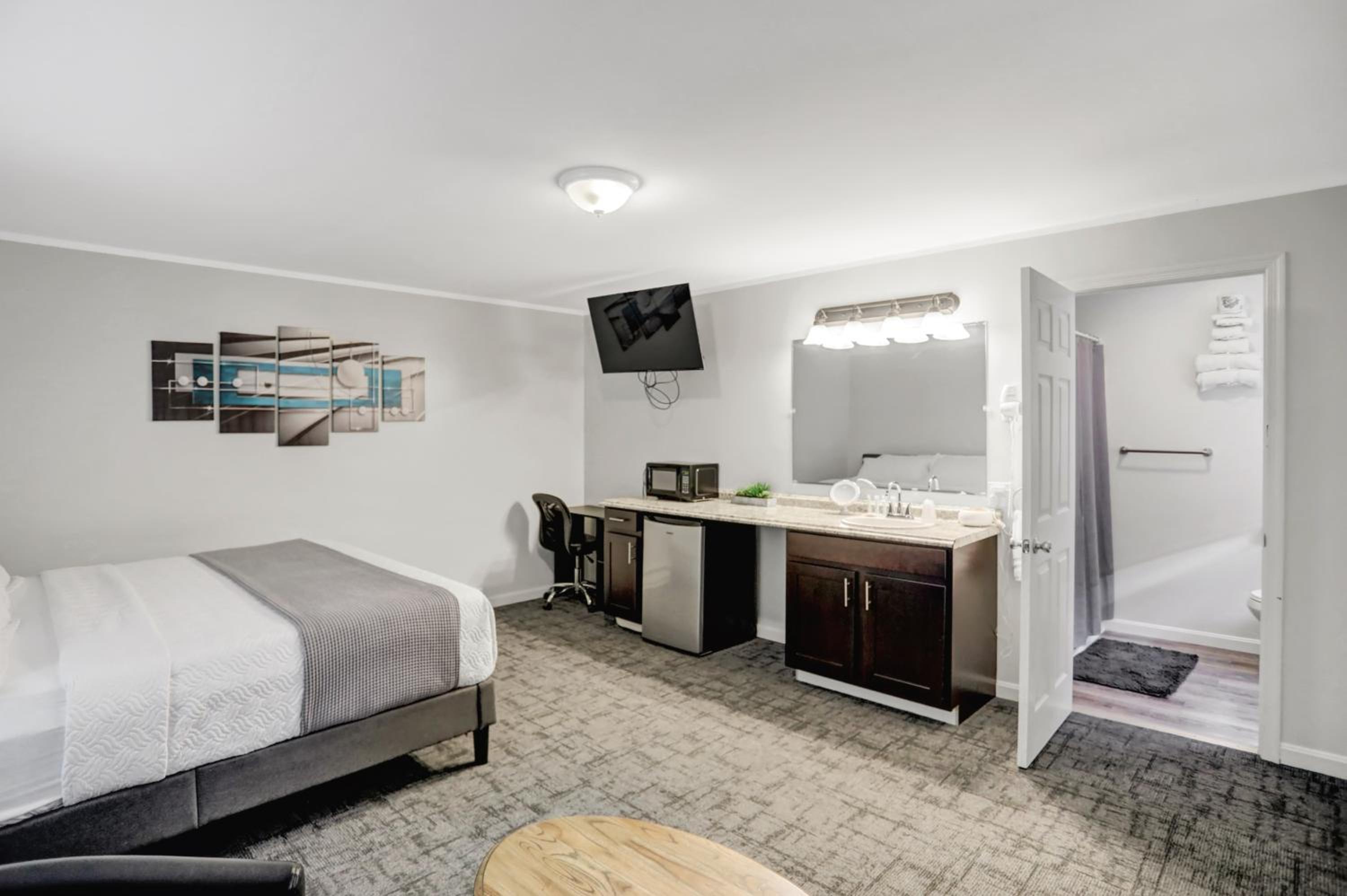 King Suite - Photo 3
