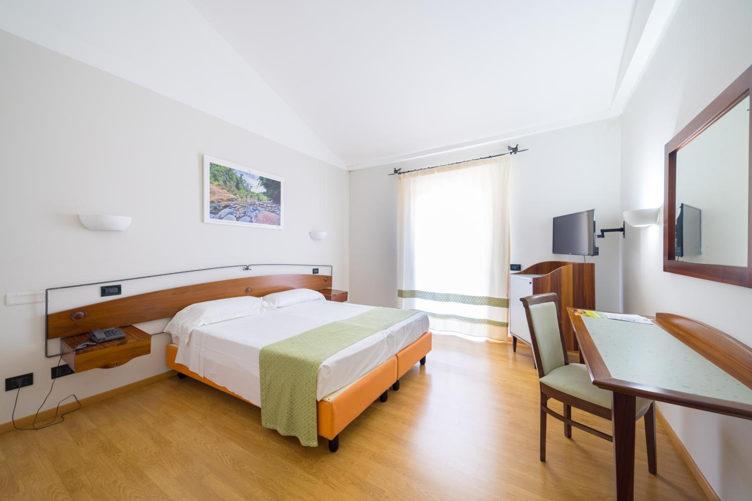 Double or Twin Room with Swimming Pool Access