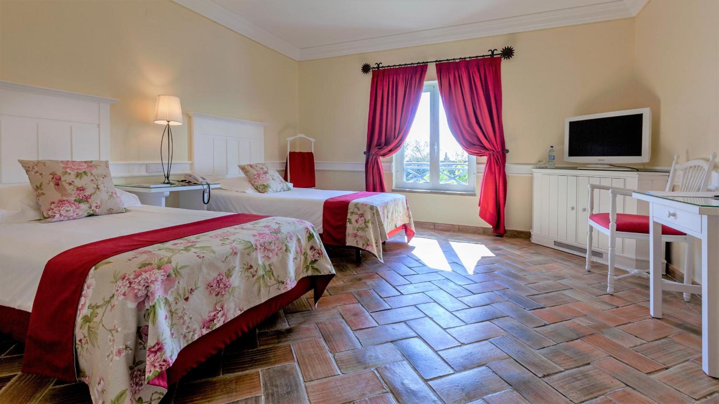 Classic Room with Garden View - Photo 1