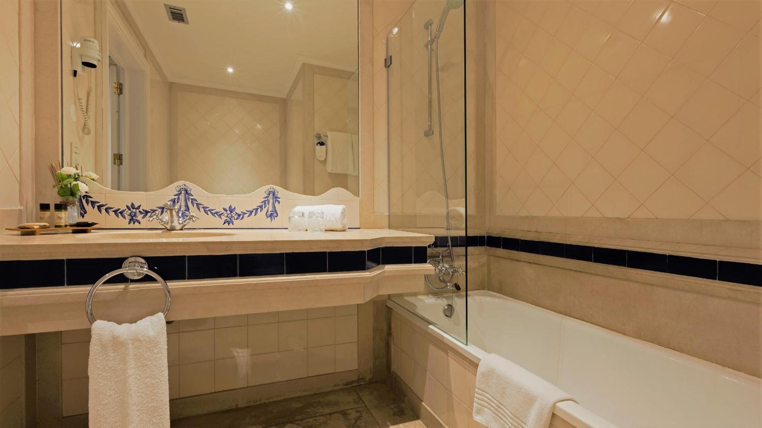 Classic Room with City View - Photo 2