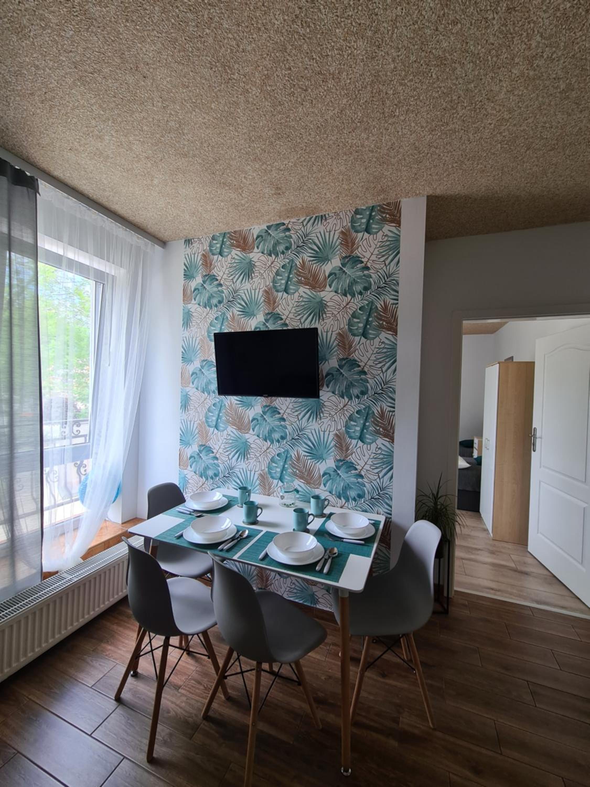 One-Bedroom Apartment - Photo 2
