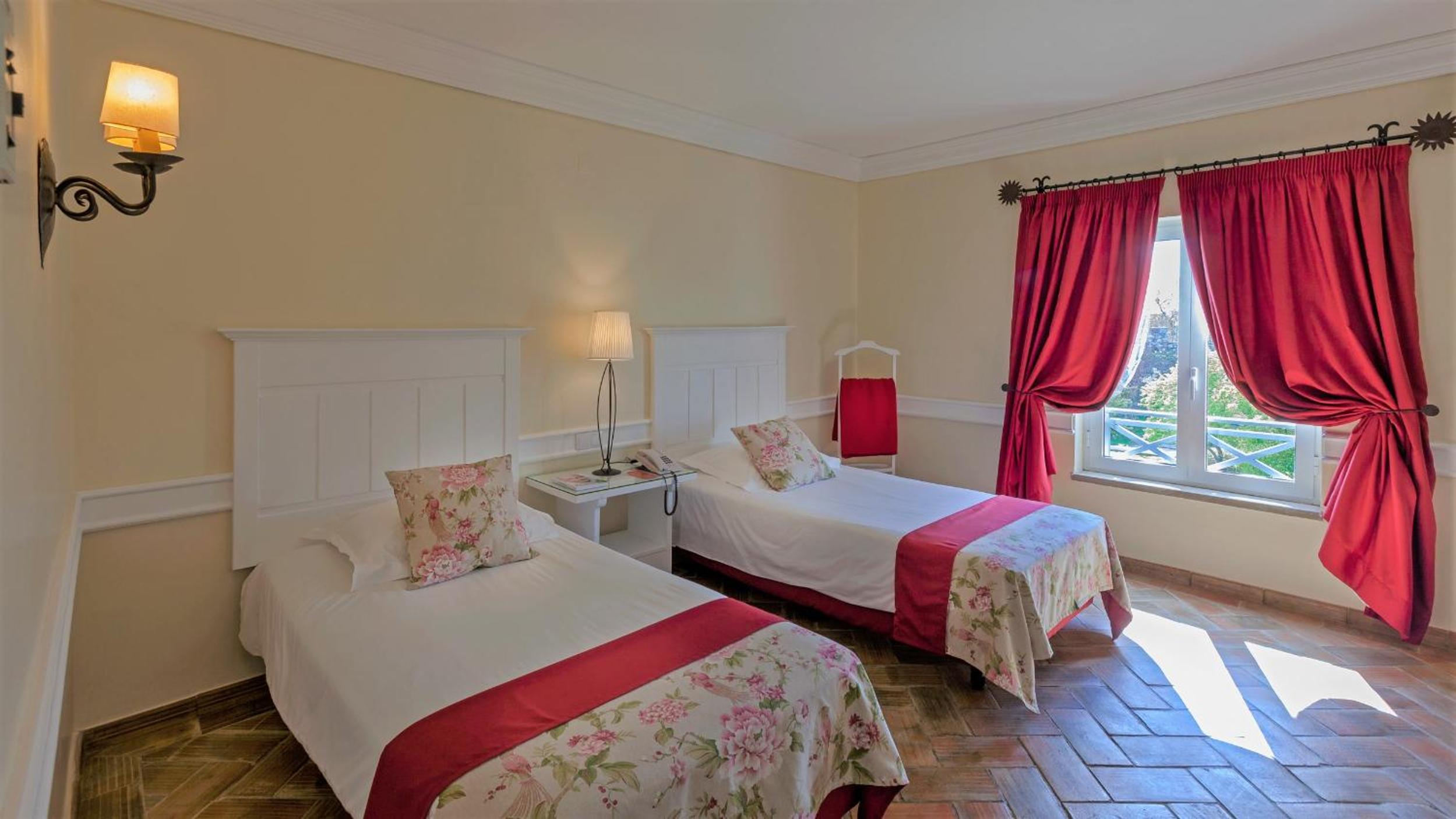 Classic Room with Garden View - Photo 3