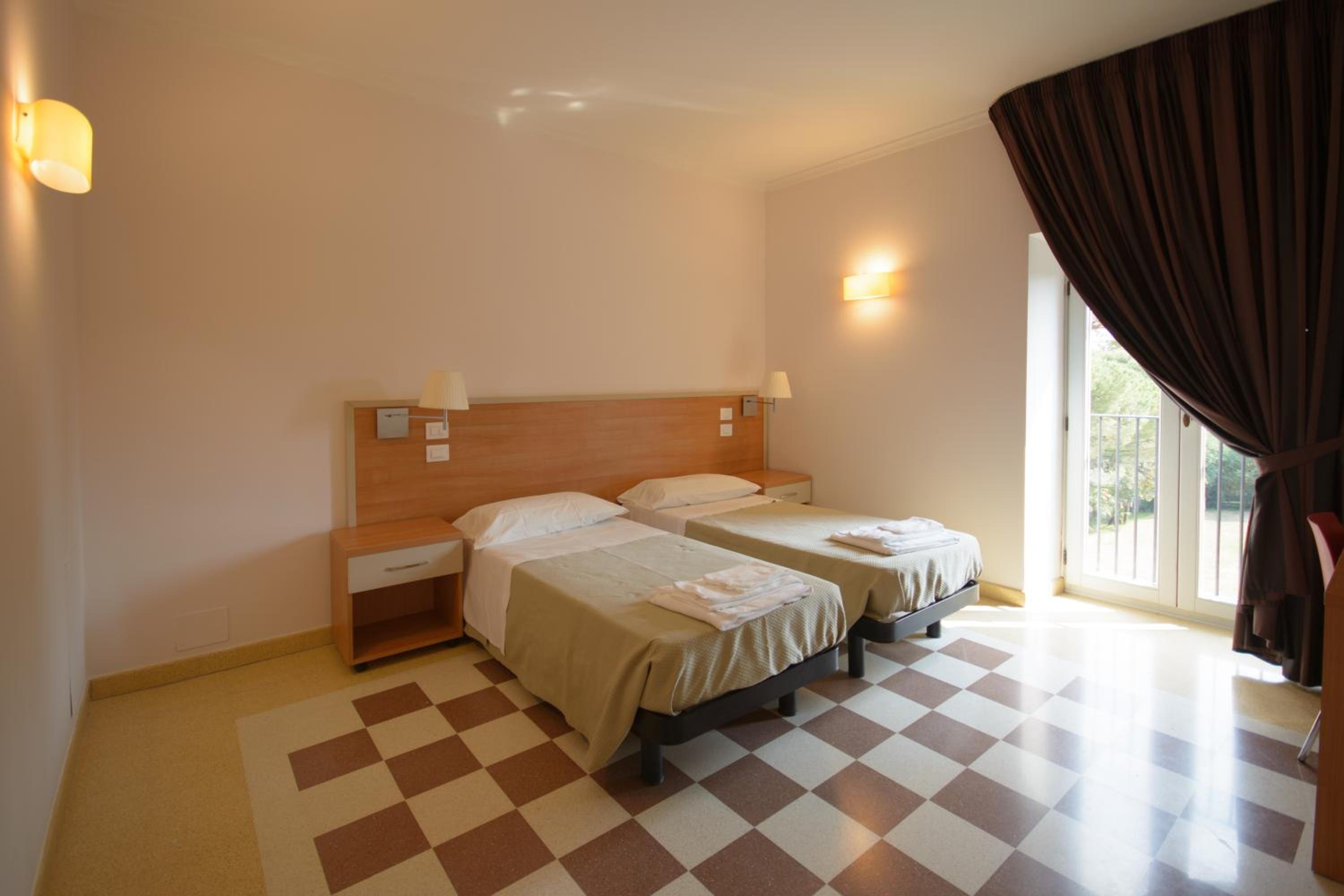 Double or Twin Room photo 2