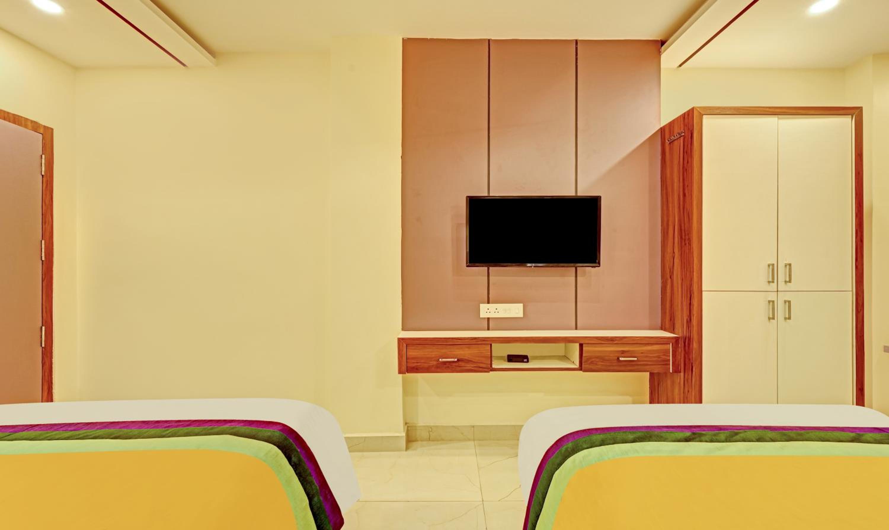 Deluxe Room - Photo 5