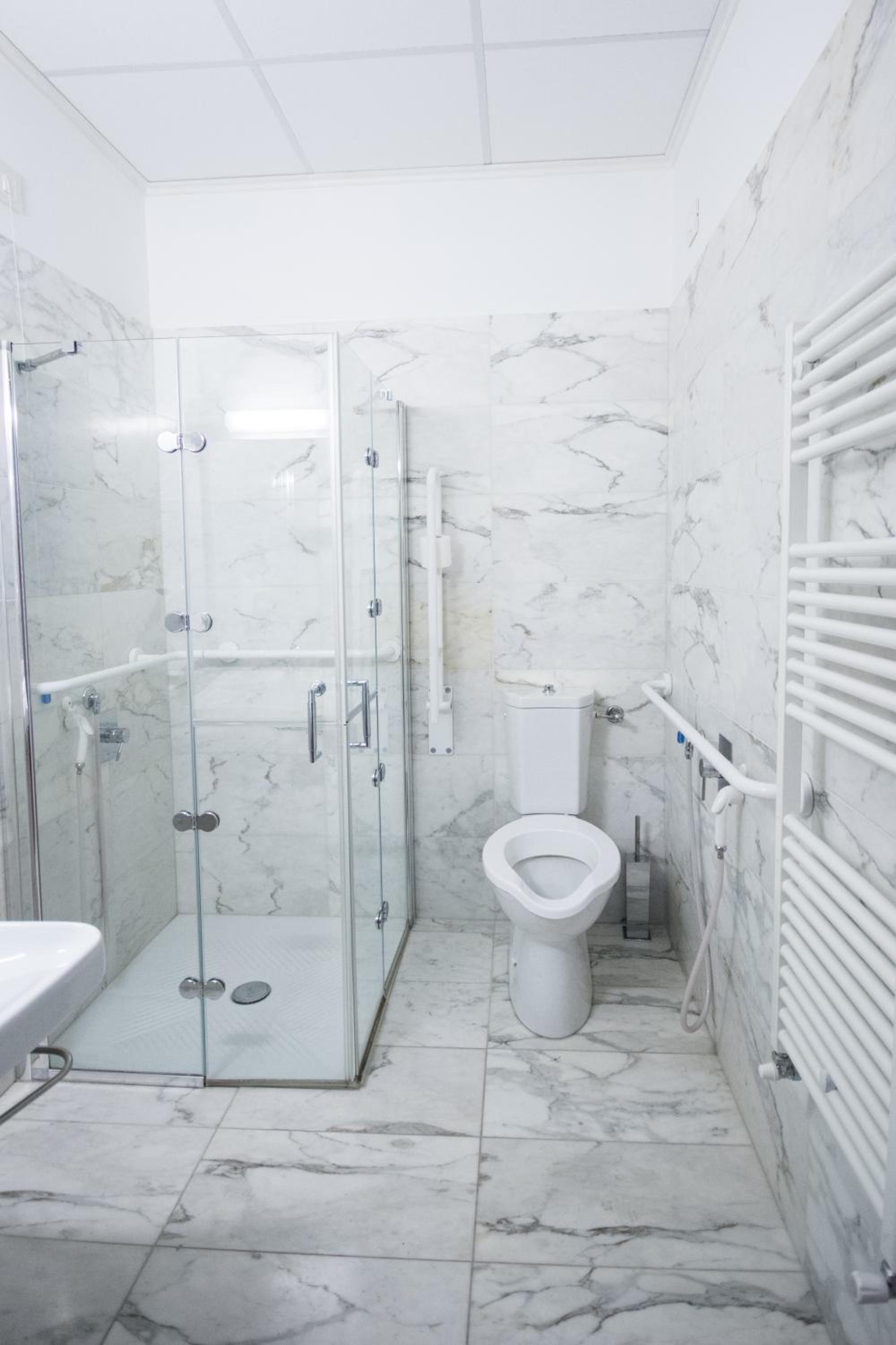 Double Room - Disability Access photo 2