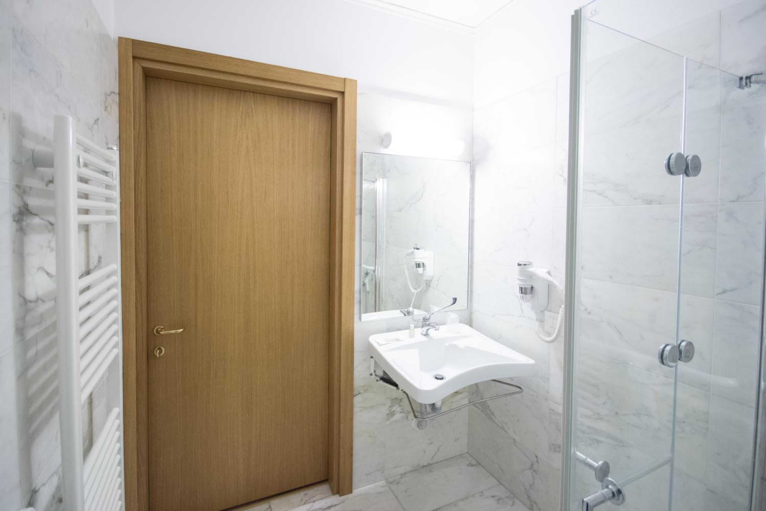 Double Room - Disability Access photo 2