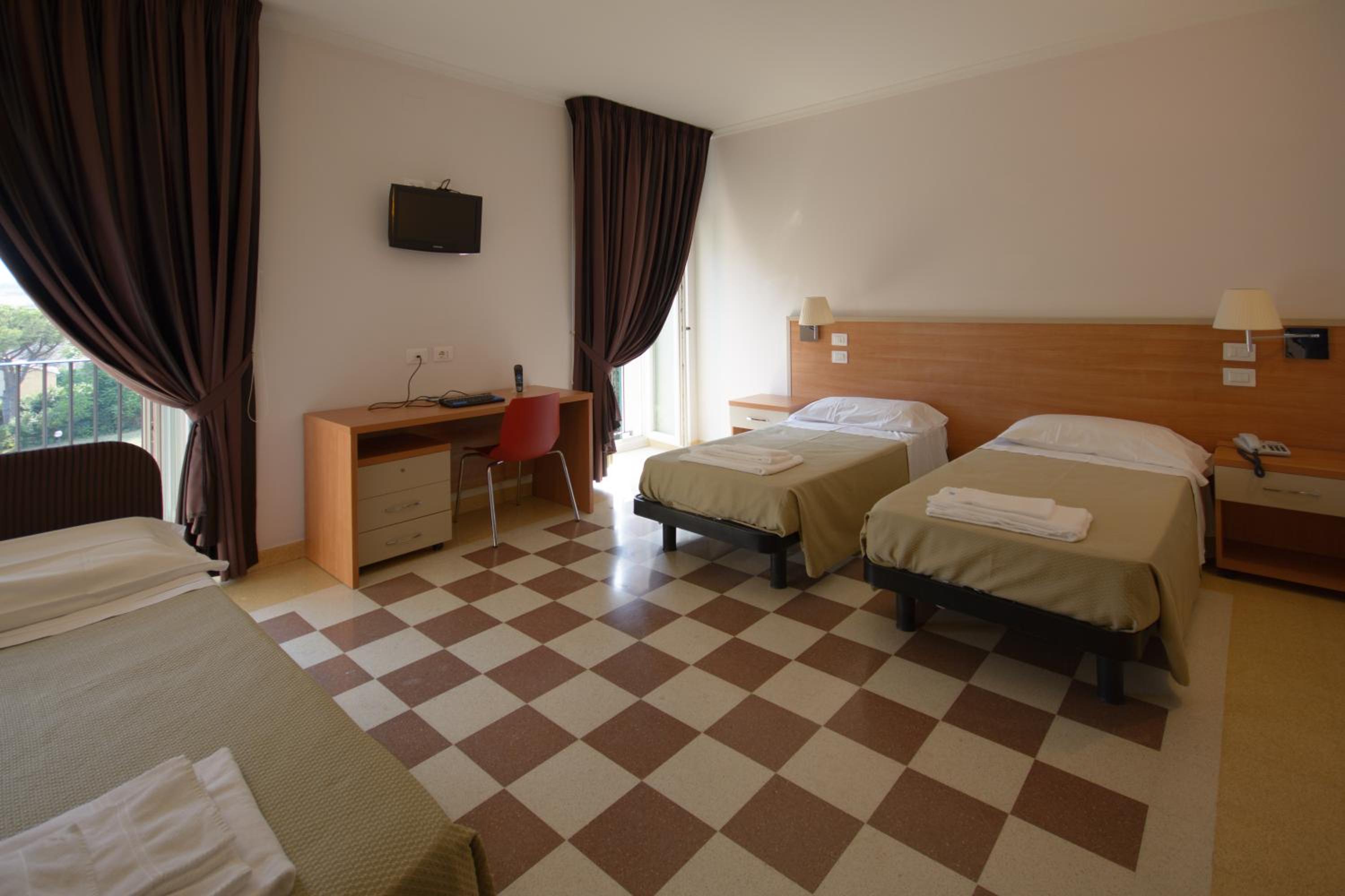 Basic Triple Room photo 3