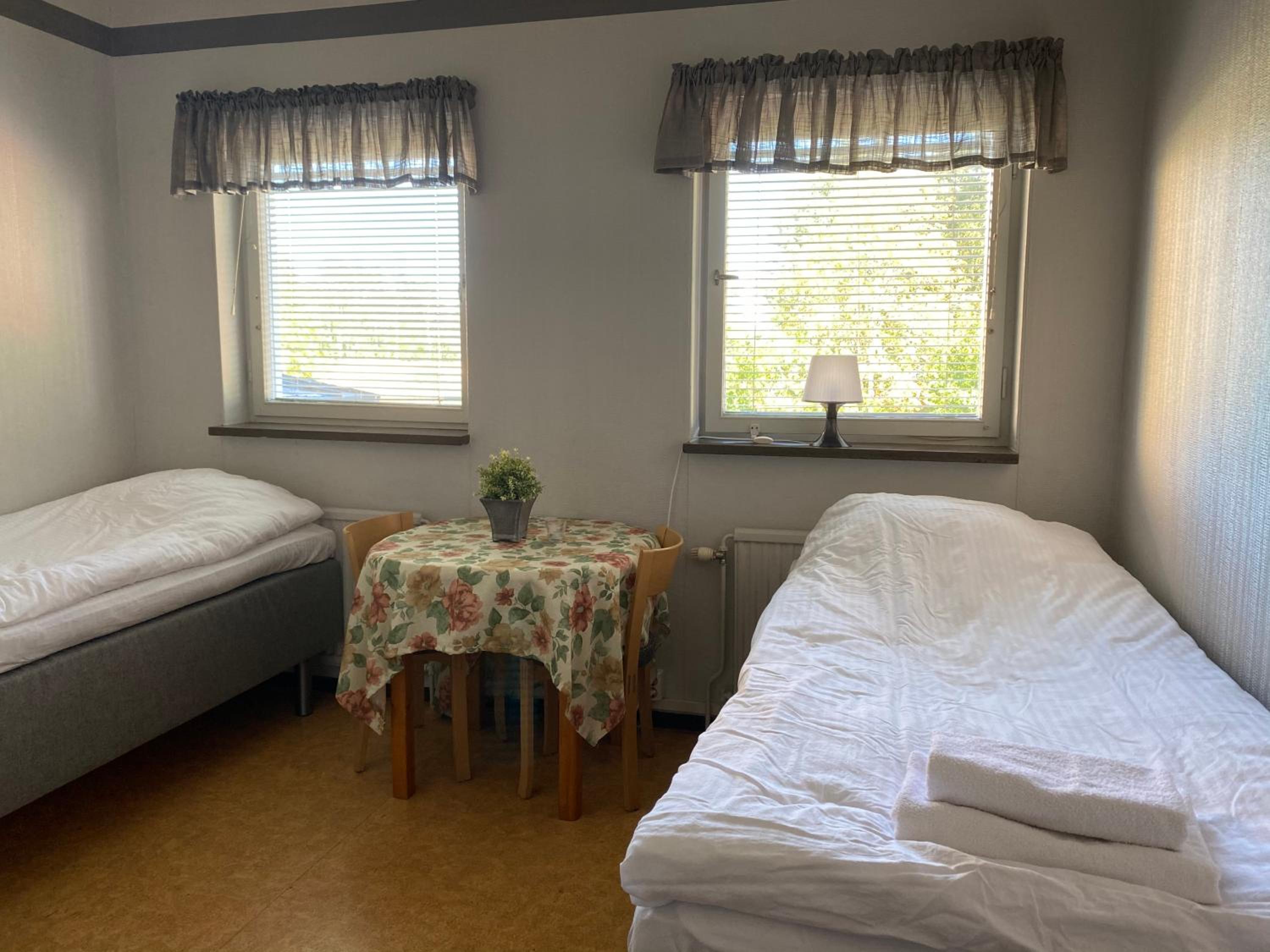 Twin Room - Photo 2