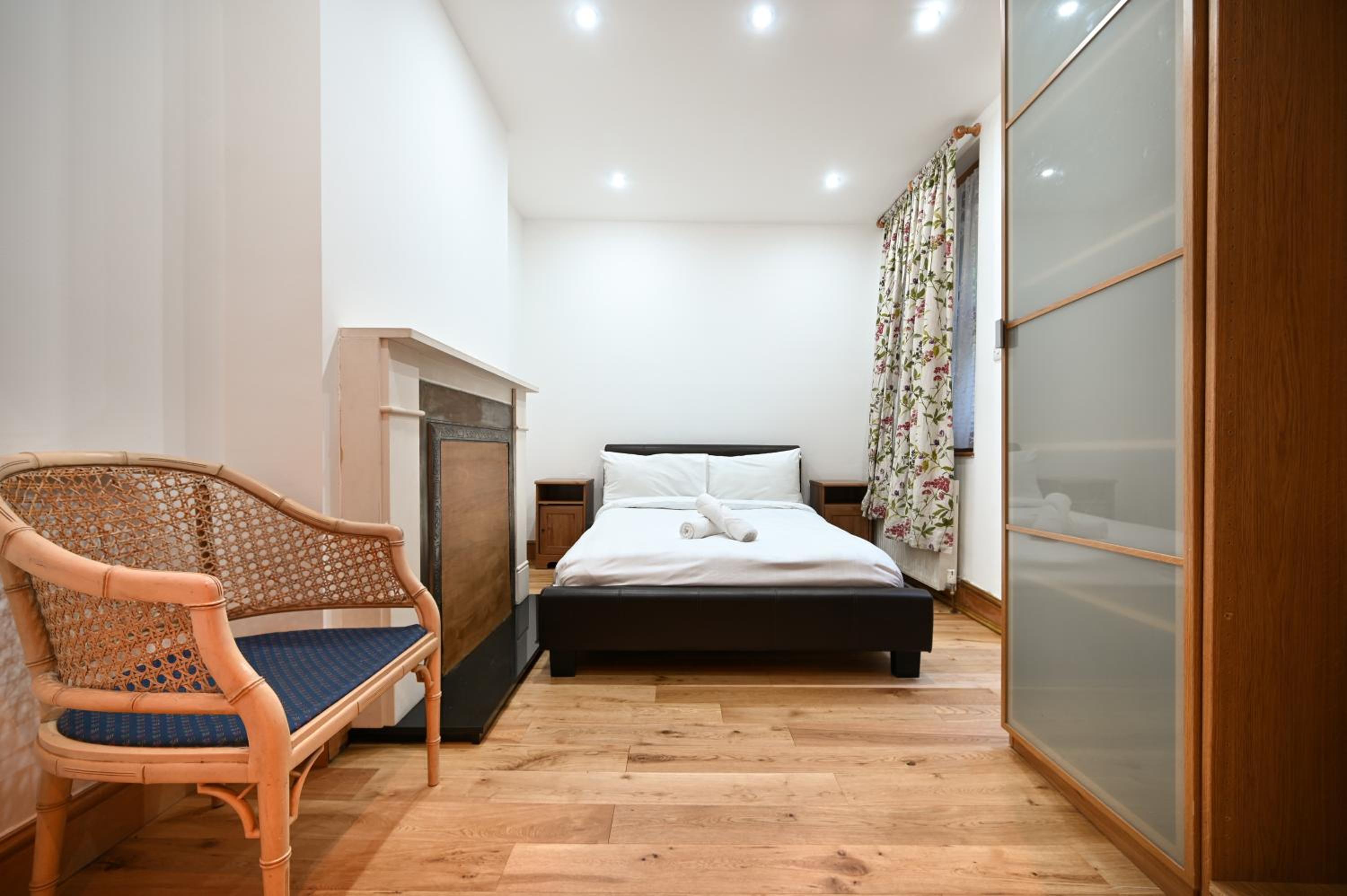 Apartment with Balcony photo 1