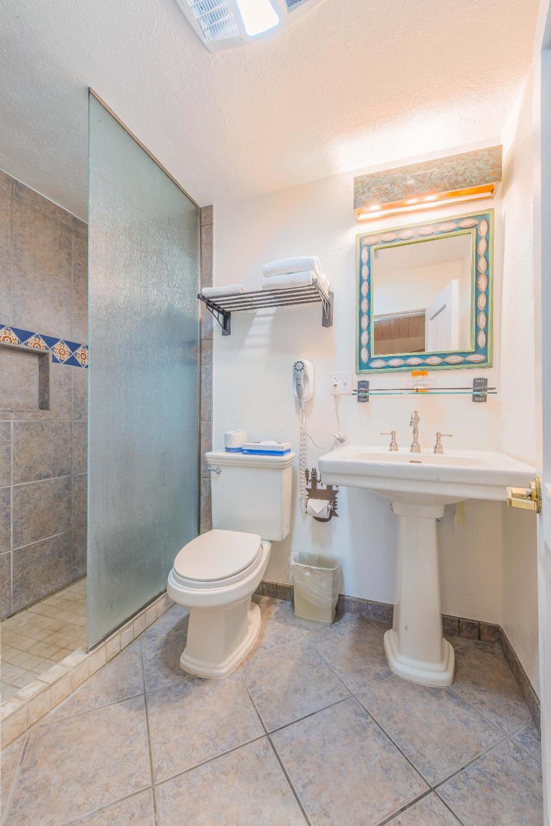 Queen Suite photo 2