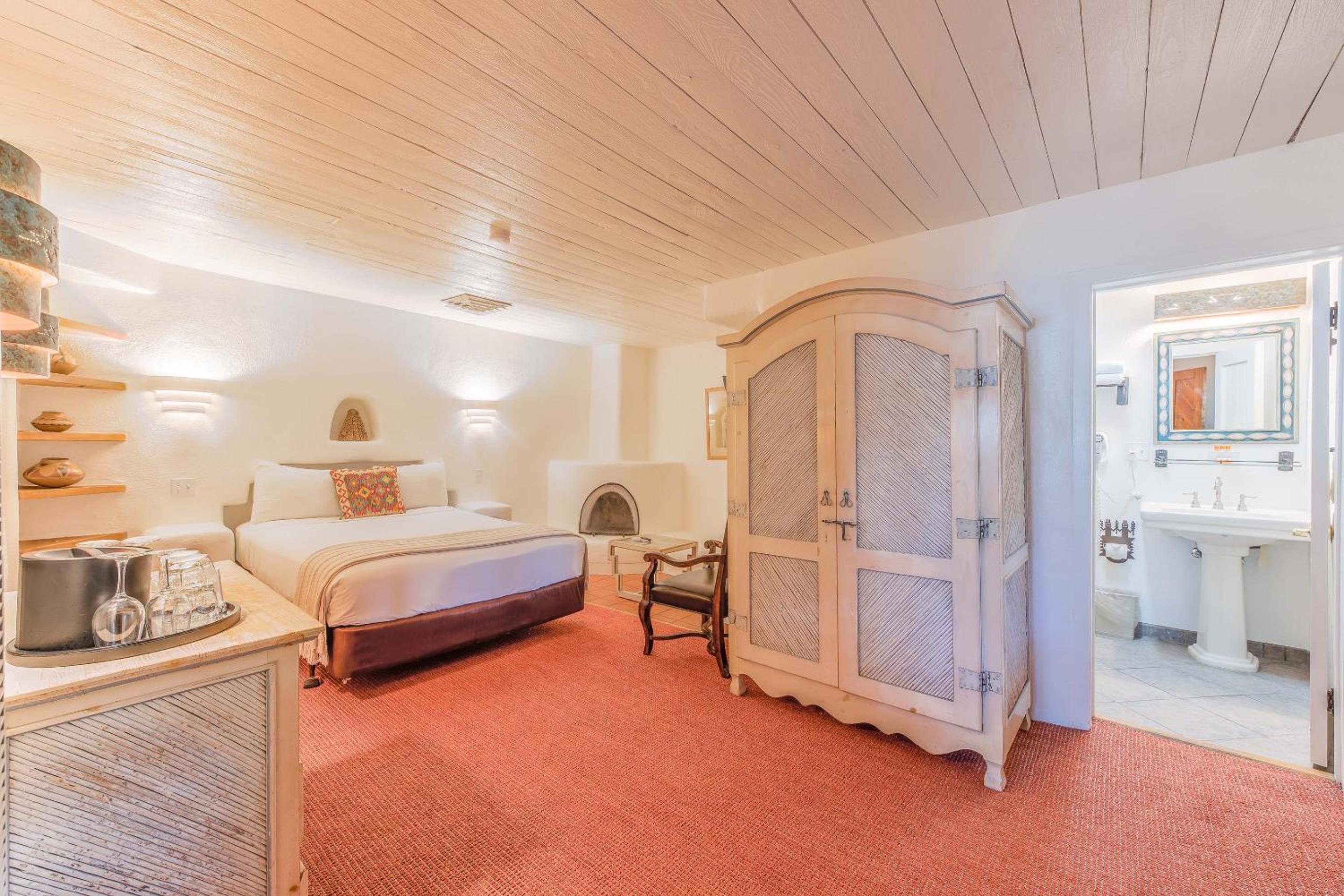 Queen Suite photo 1