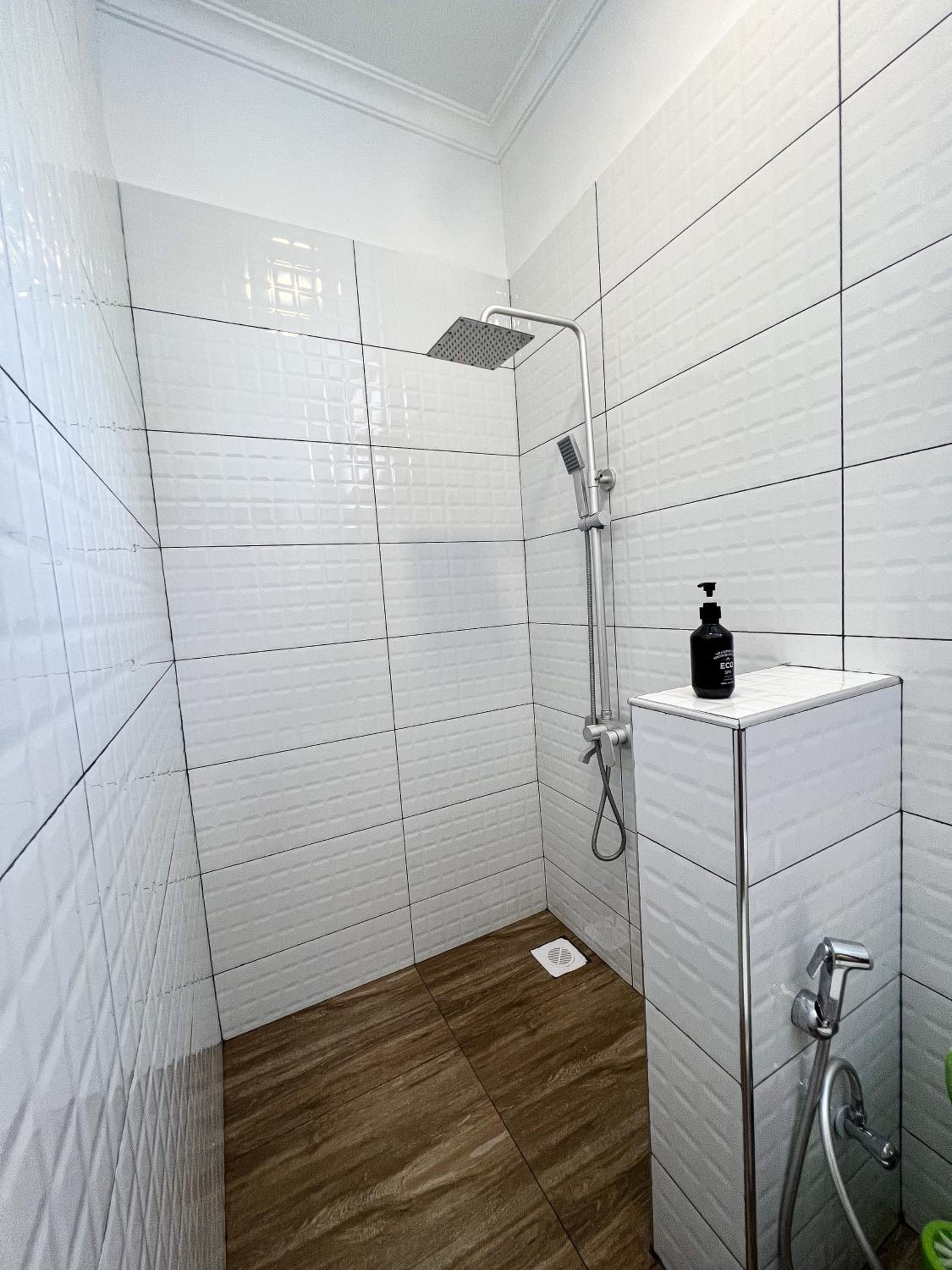 Queen Suite - Photo 10