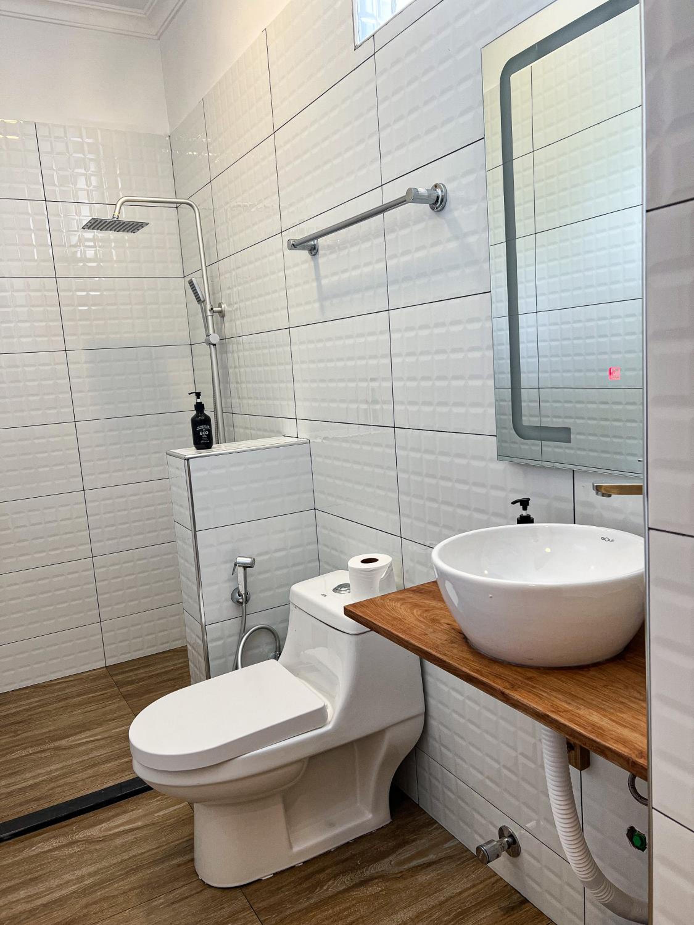 Queen Suite - Photo 12