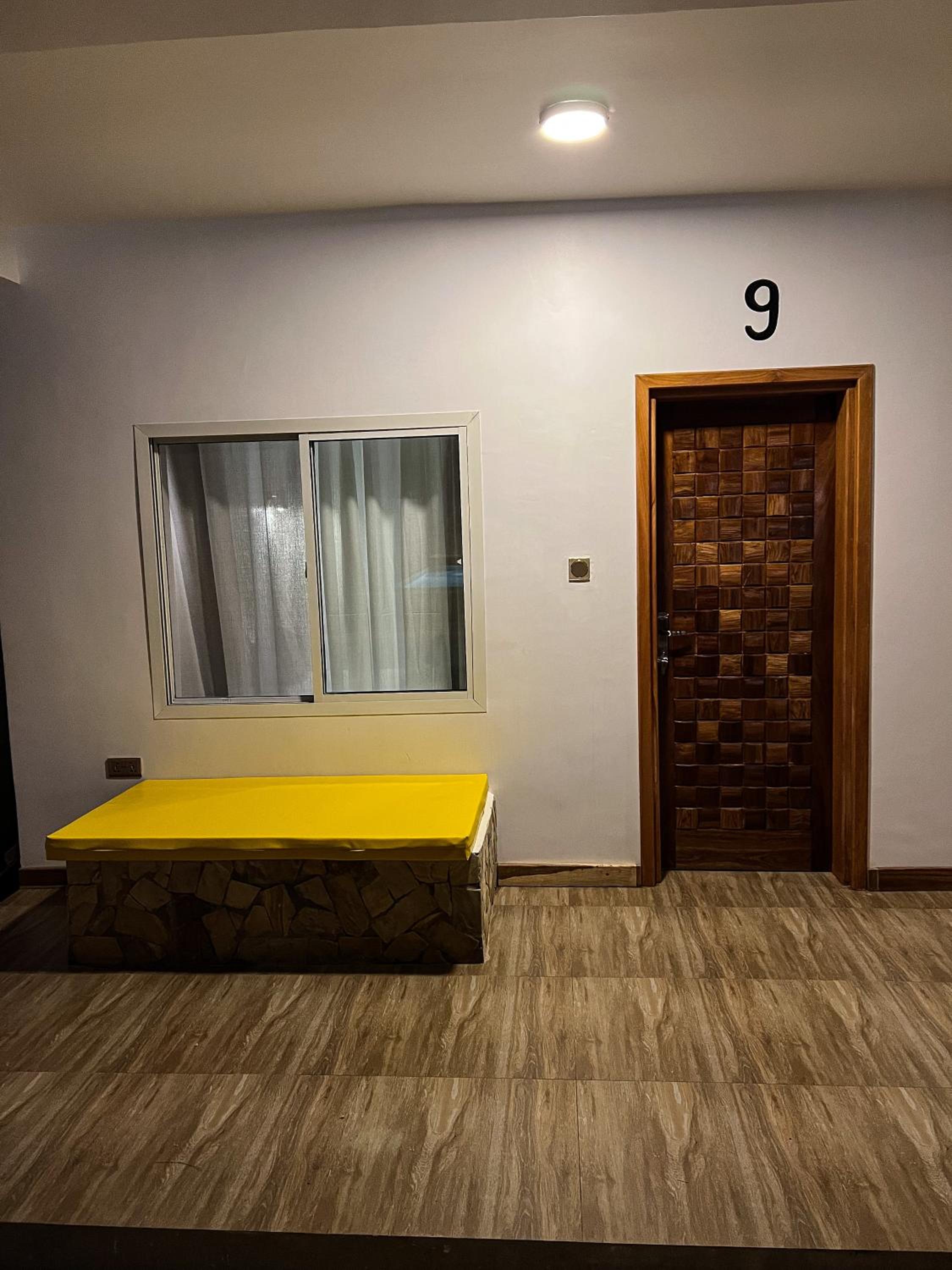 Queen Suite - Photo 13