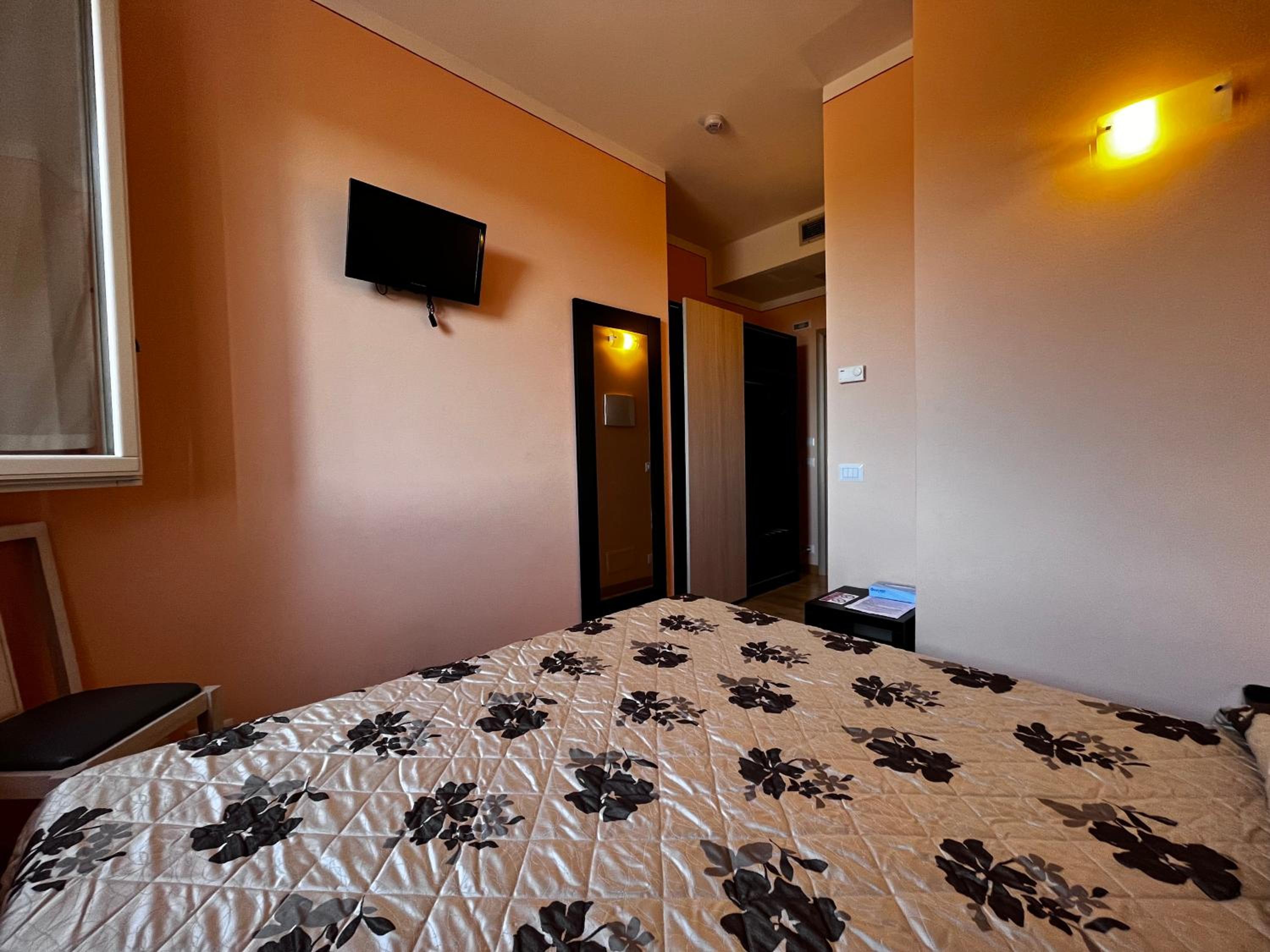 Double Room with Private Bathroom photo 1