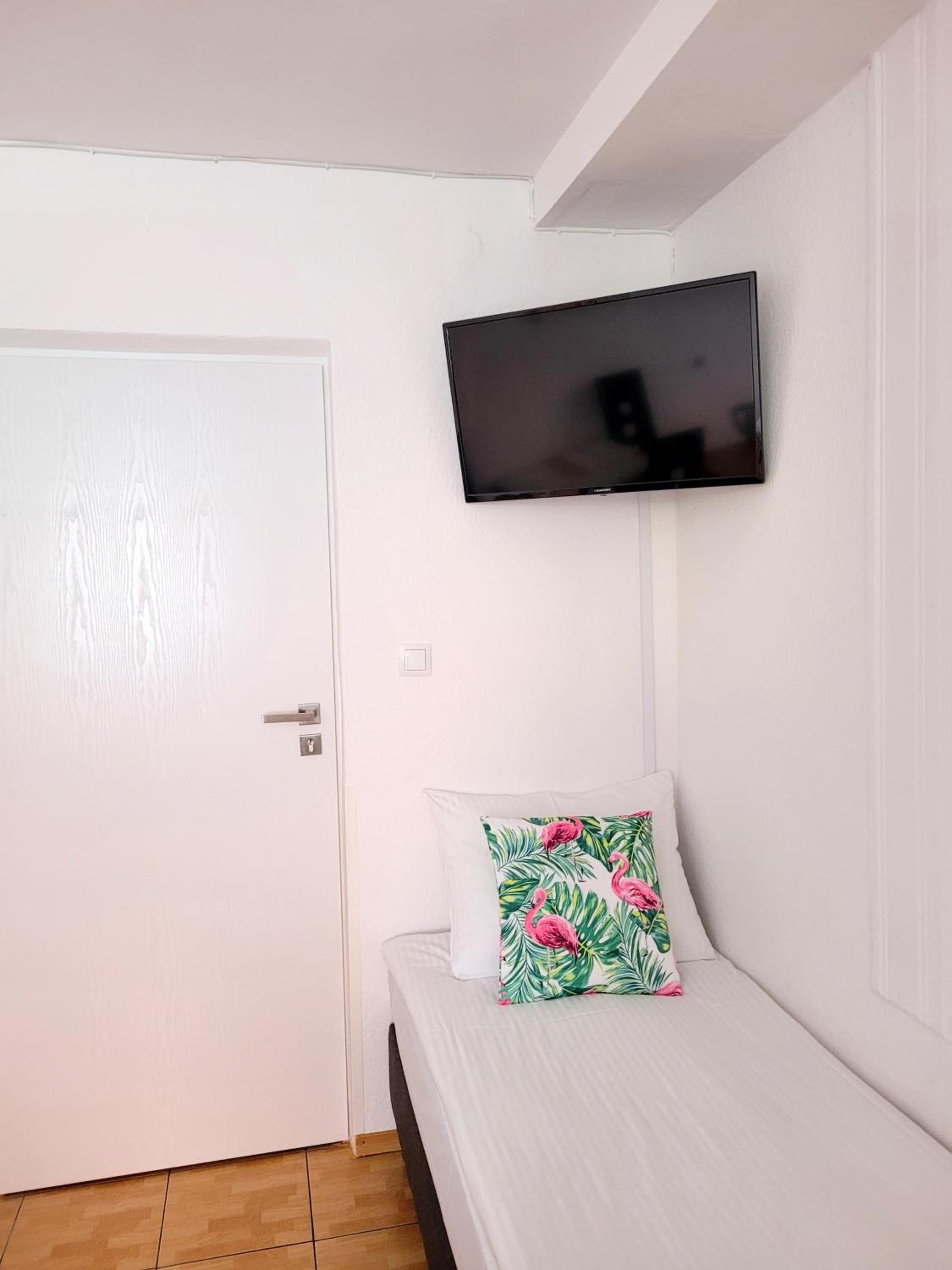 Triple Room with Bathroom photo 2