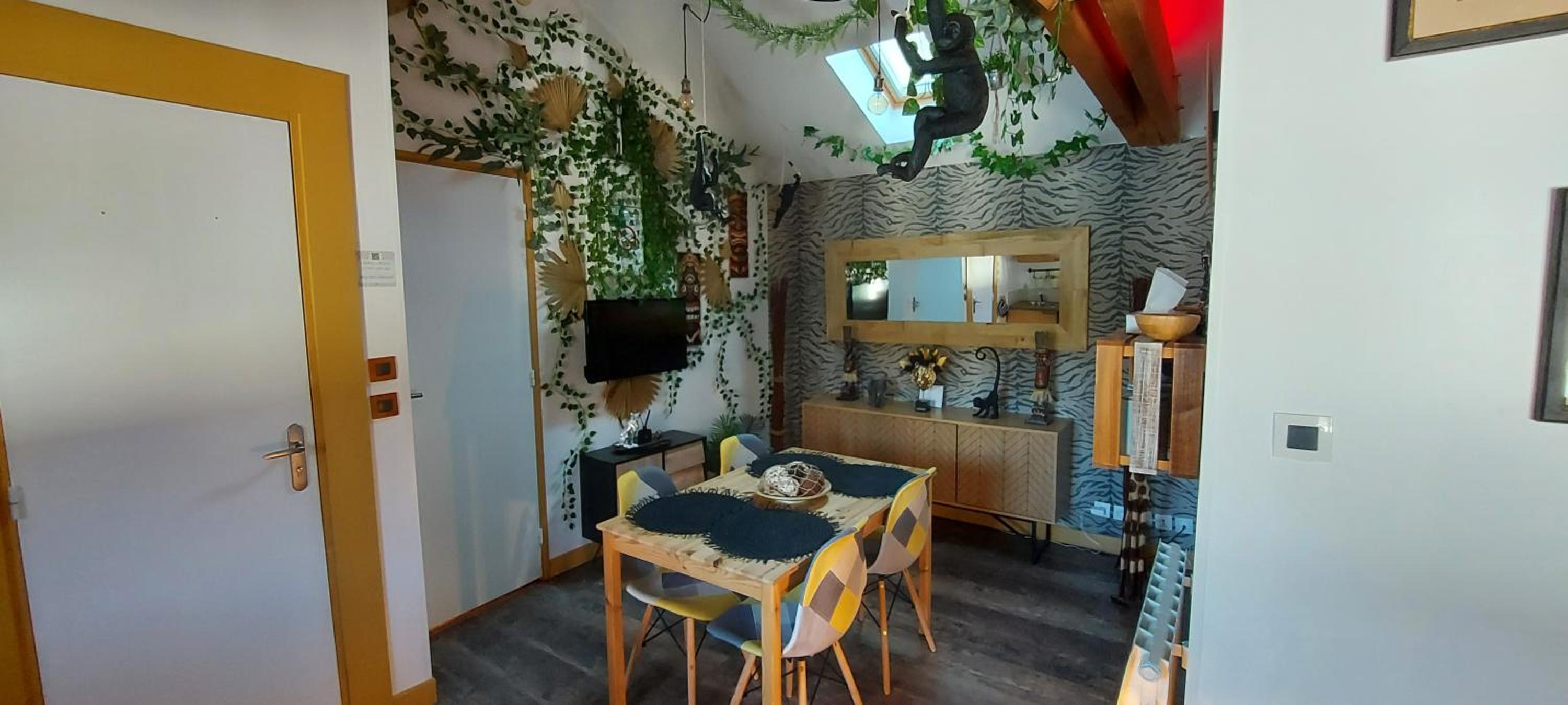 Apartment with Shower