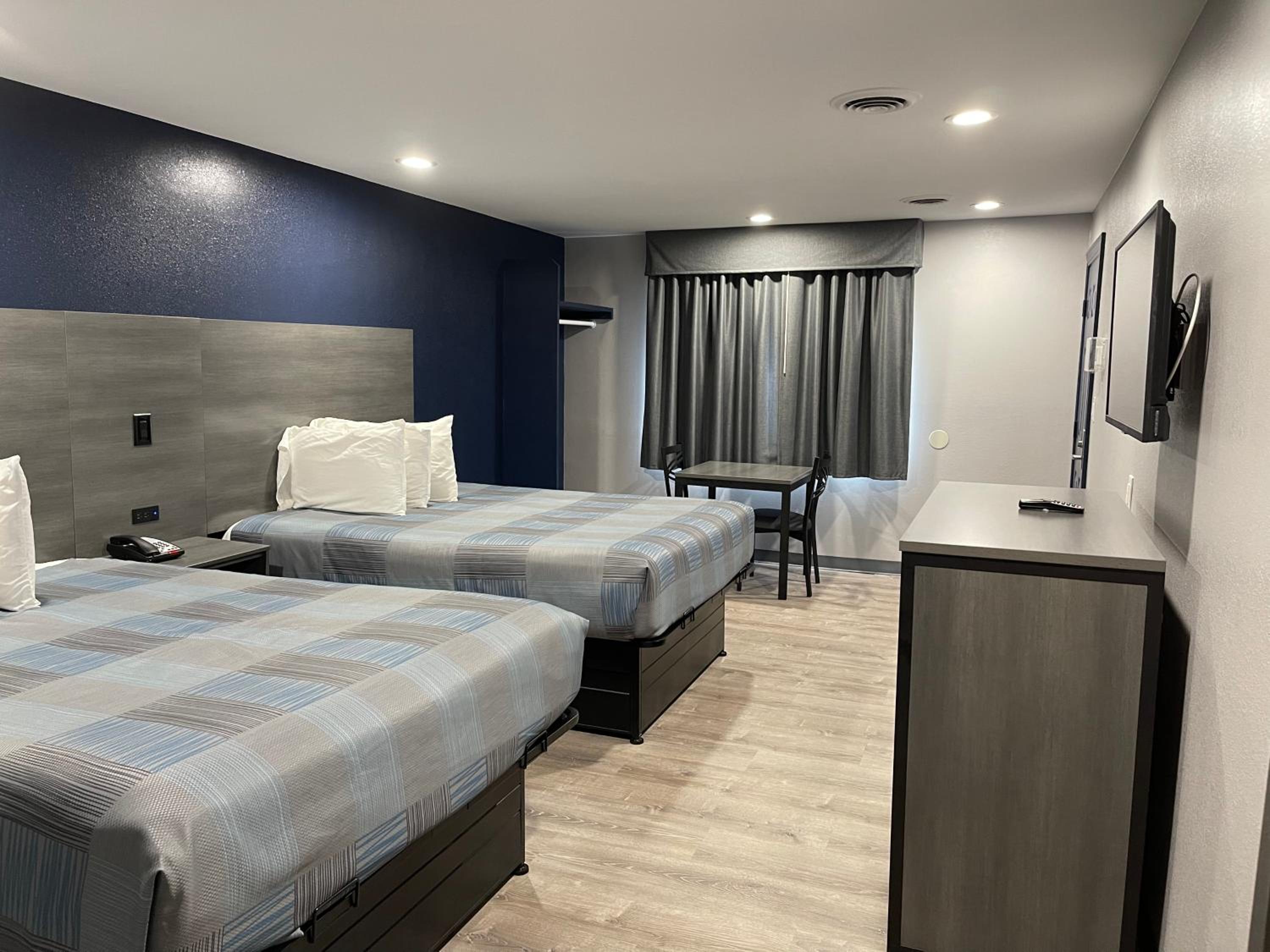 Double Room with Two Double Beds - Photo 3