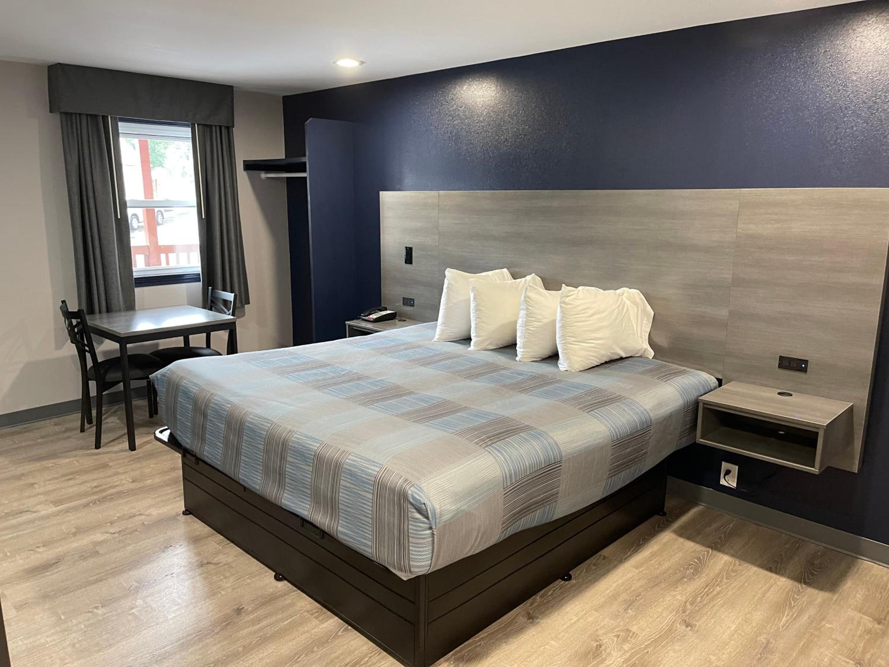 Queen Room - Photo 11
