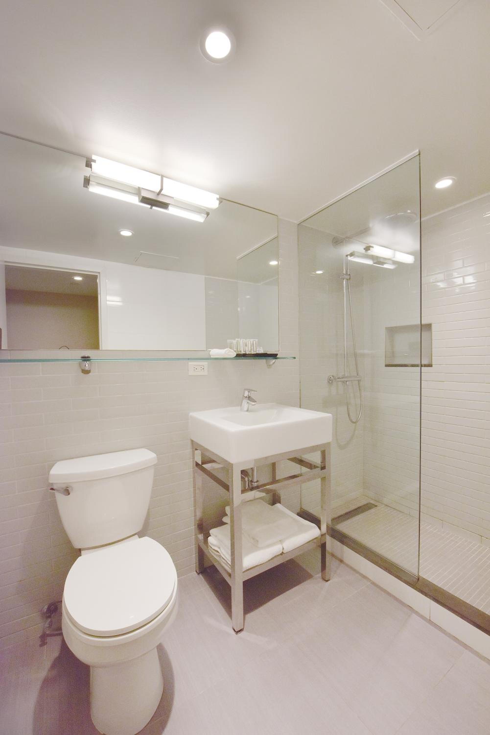 Premium Suite with Two Double Beds with Balcony thumbnail 5