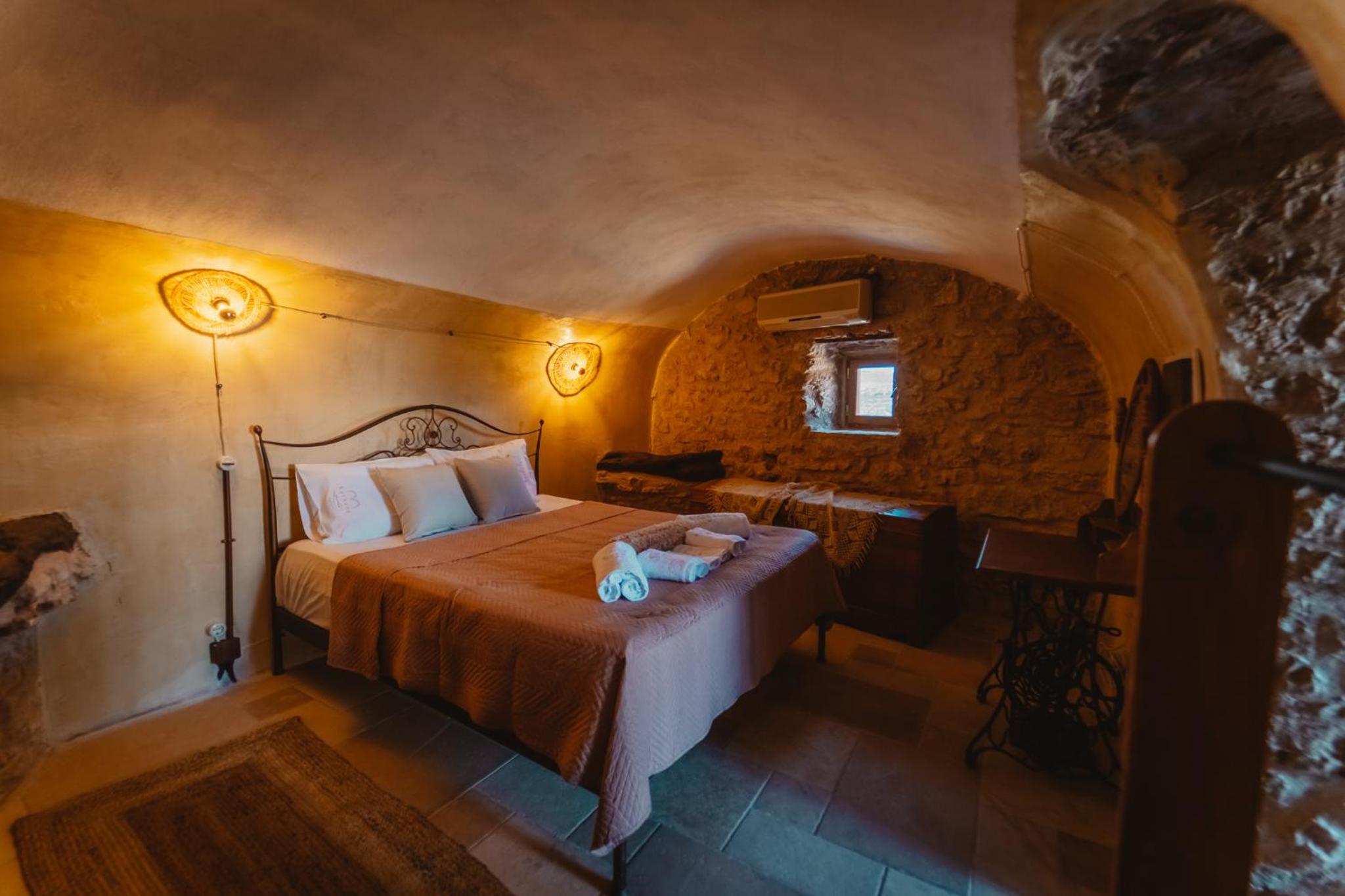 Deluxe King Suite photo 1