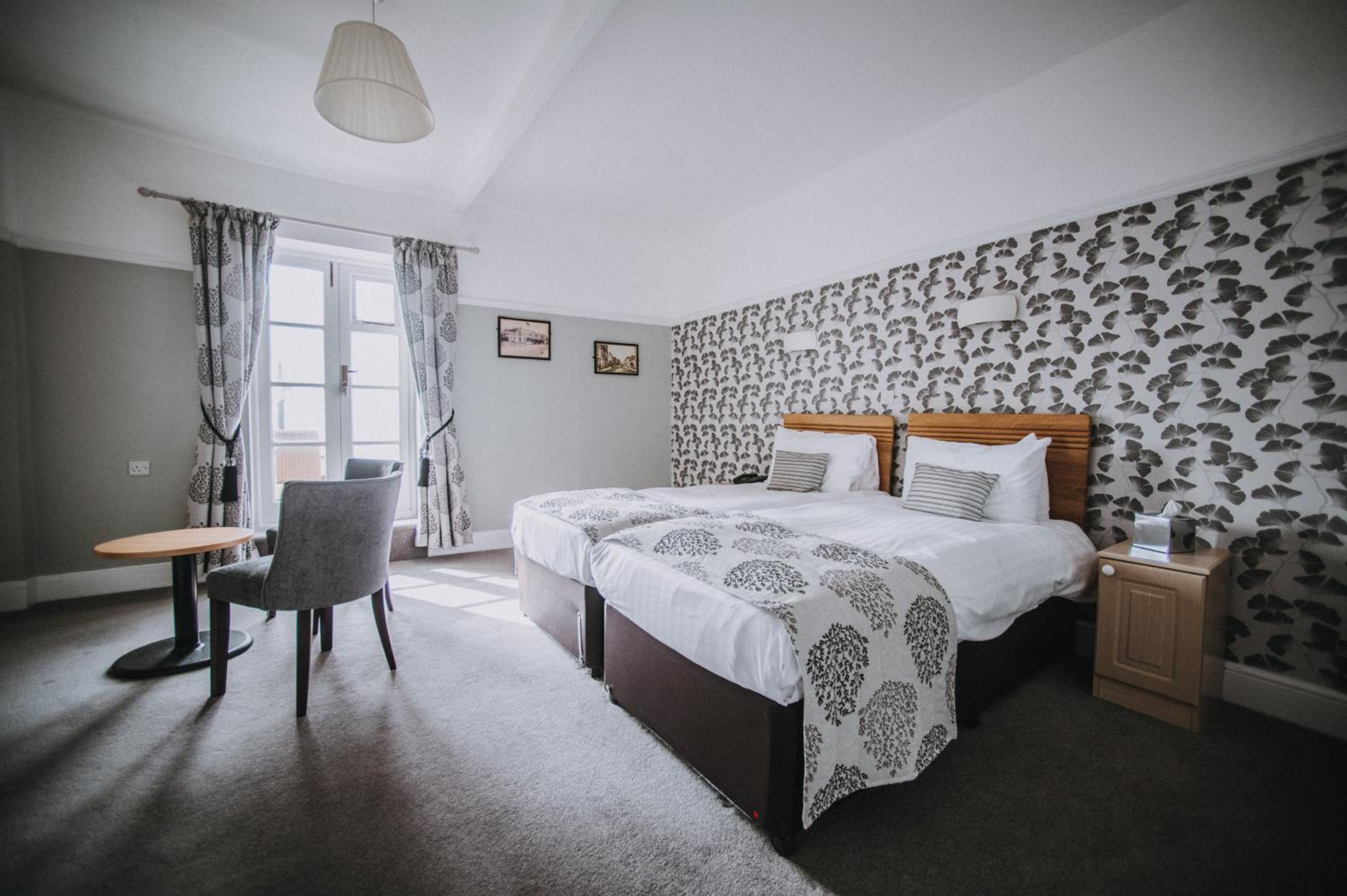 Super king or twin with sea view and balcony photo 1