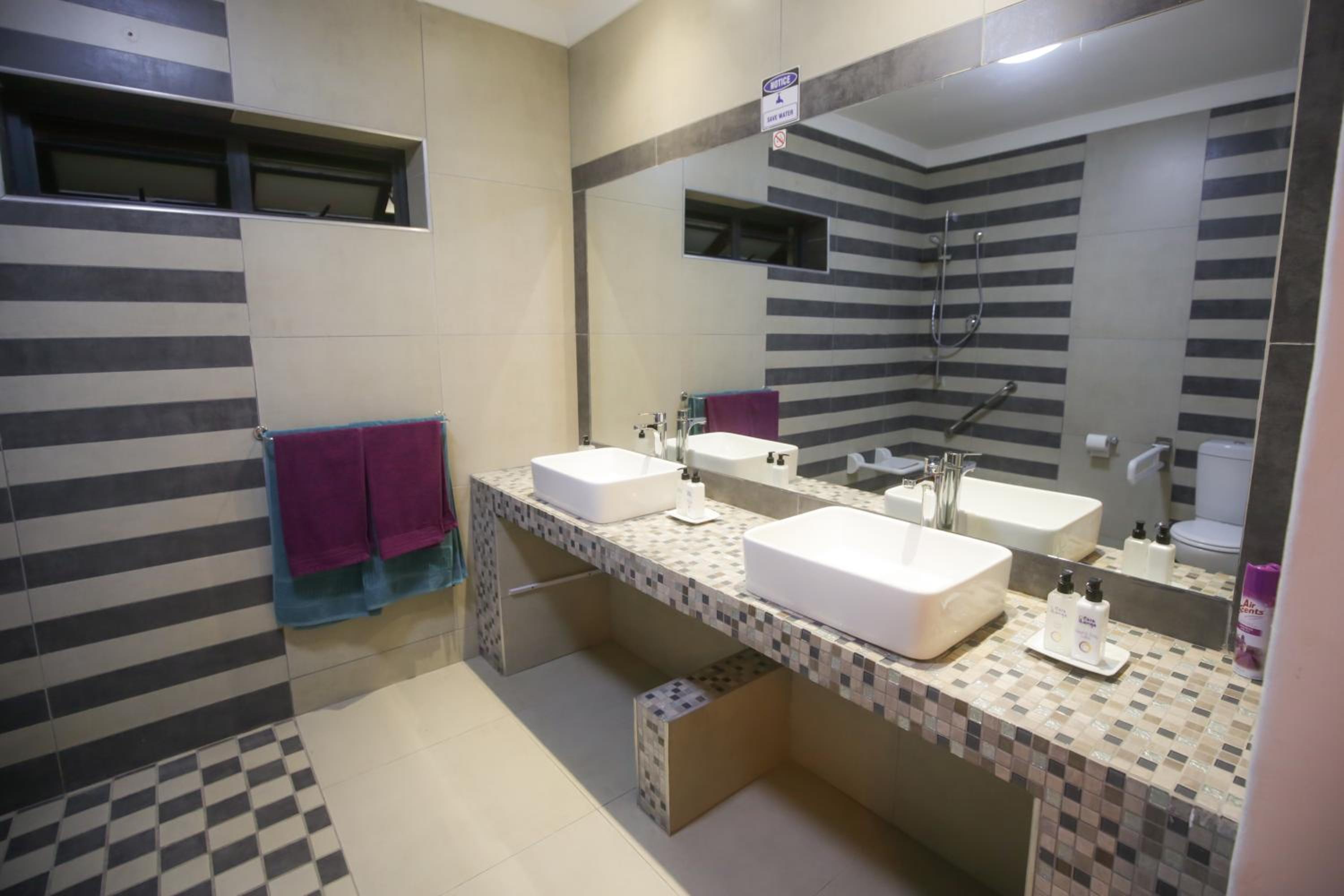 Double or Twin Room - Disability Access photo 3