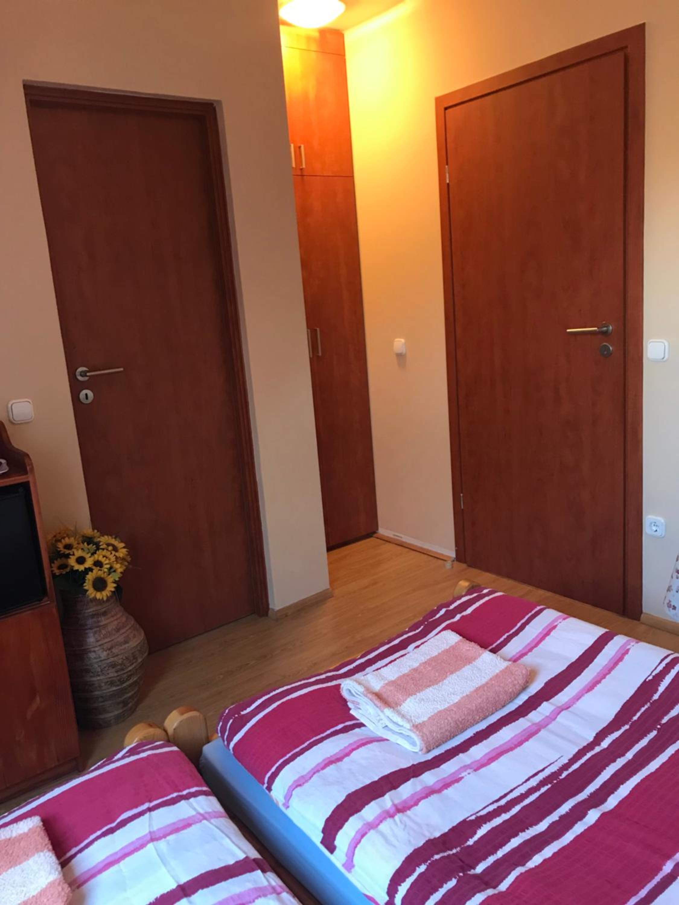 Small Twin Room photo 2