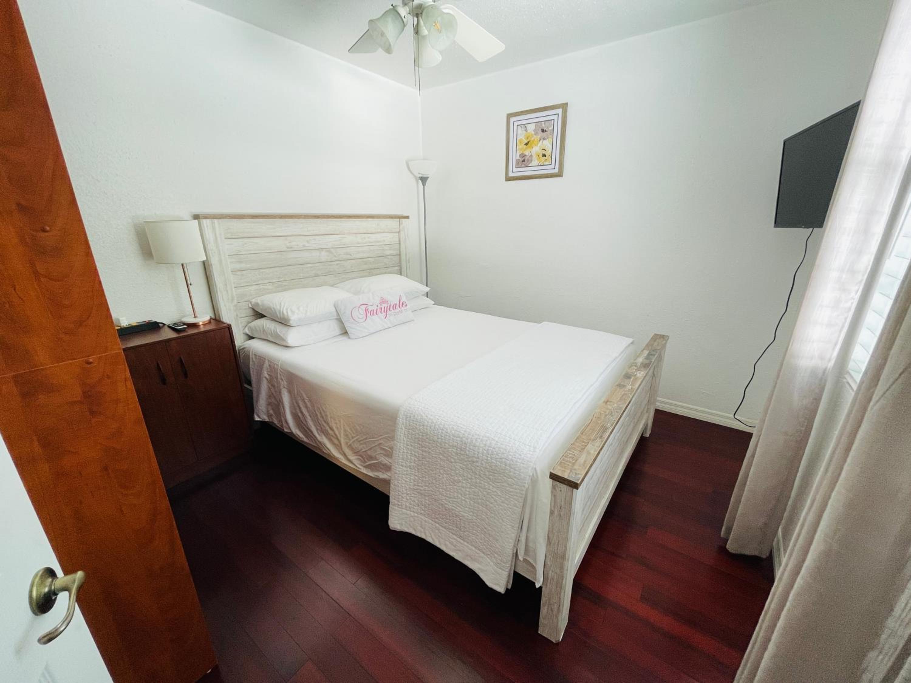 Two-Bedroom Apartment - Photo 7