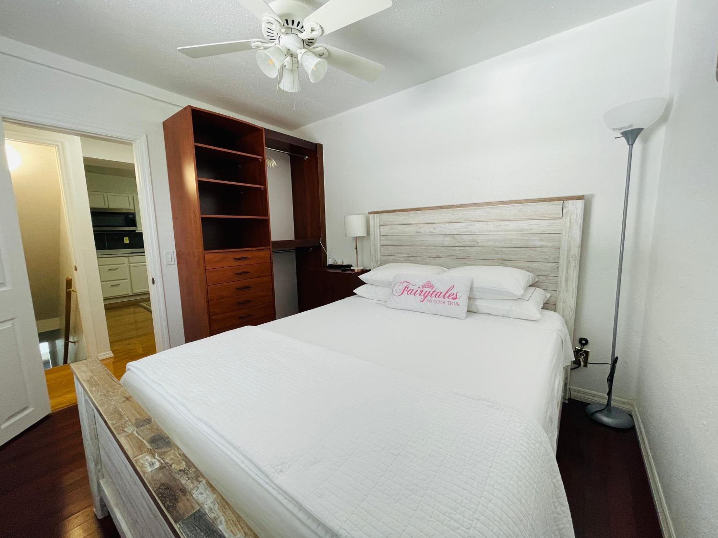 Two-Bedroom Apartment - Photo 8