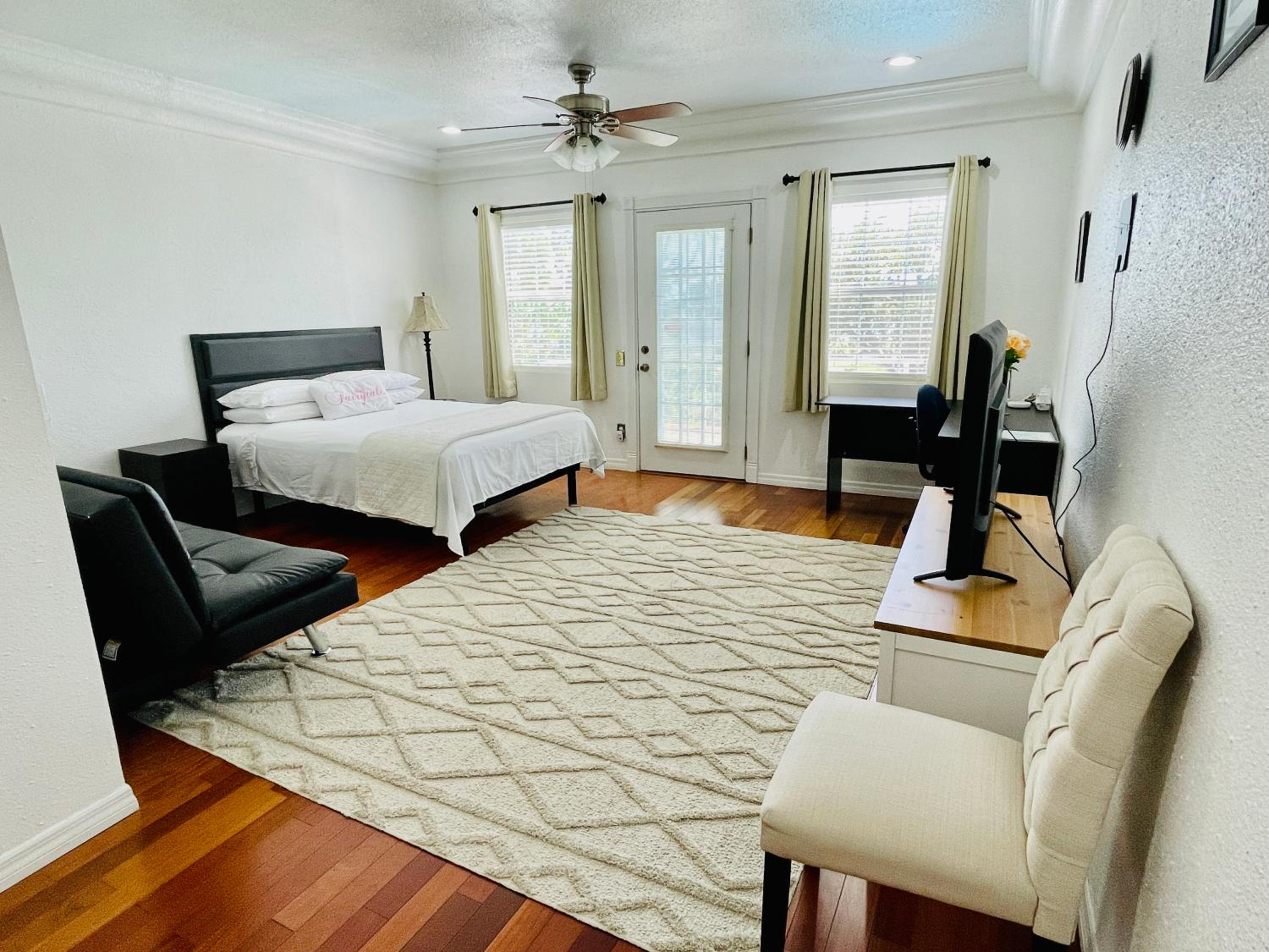 Two-Bedroom Apartment - Photo 12