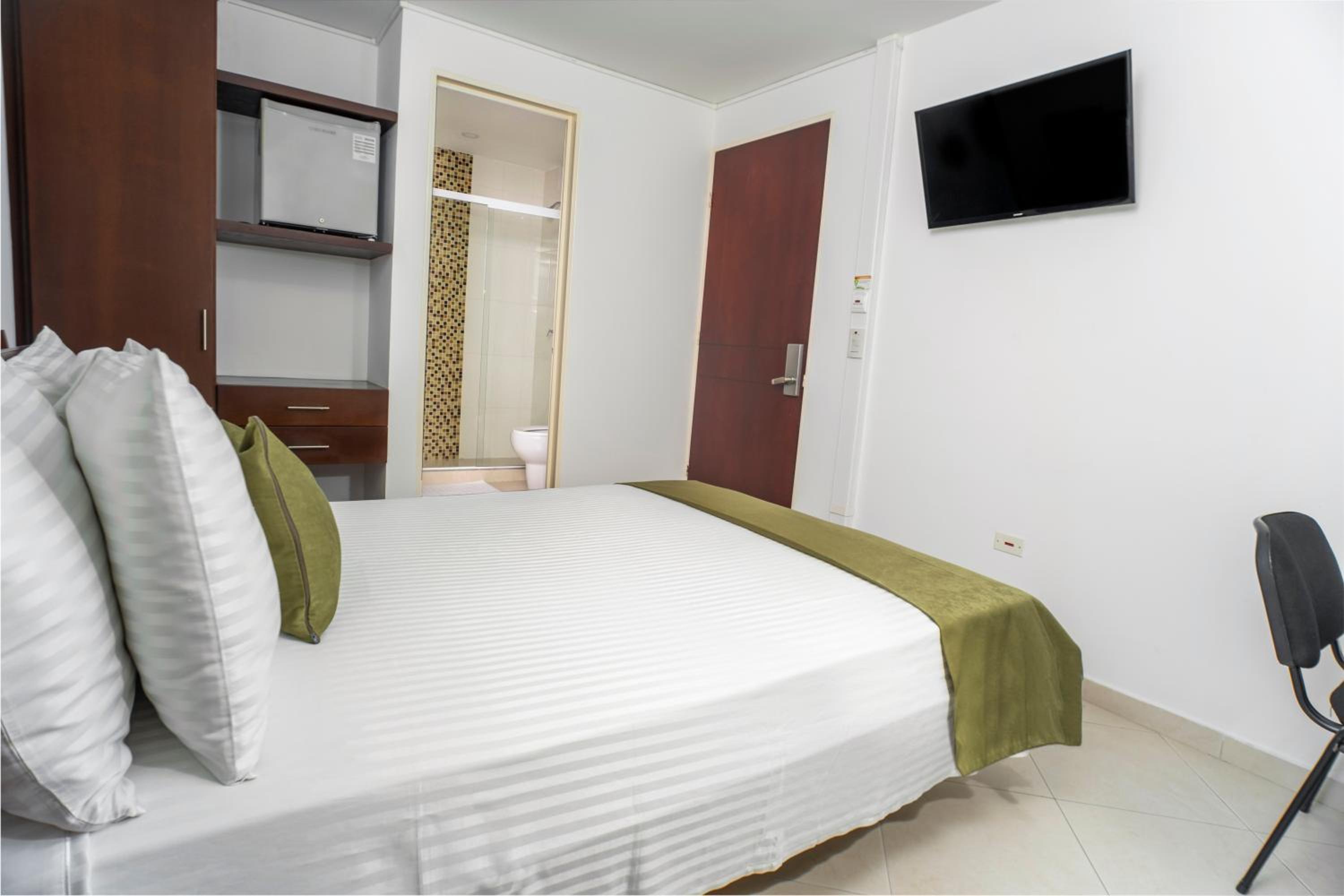 Single Room with Private Bathroom photo 2