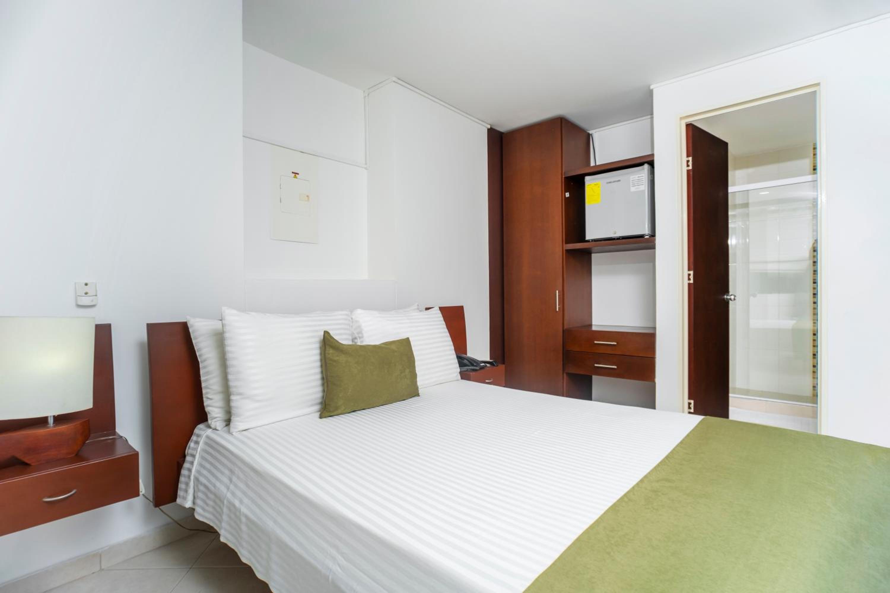 Single Room with Private Bathroom photo 3