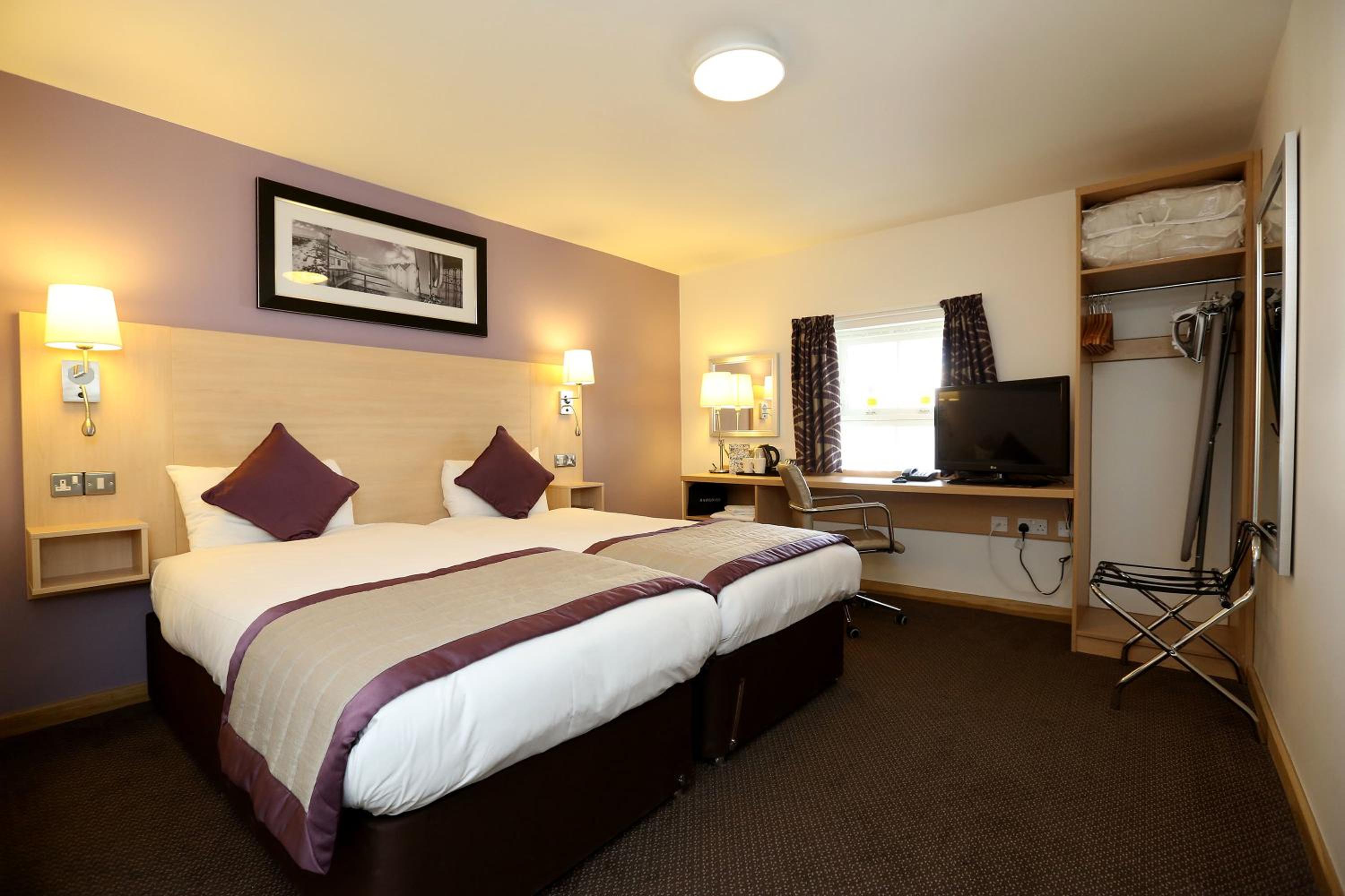 Double/Twin Room with Sea View photo 2
