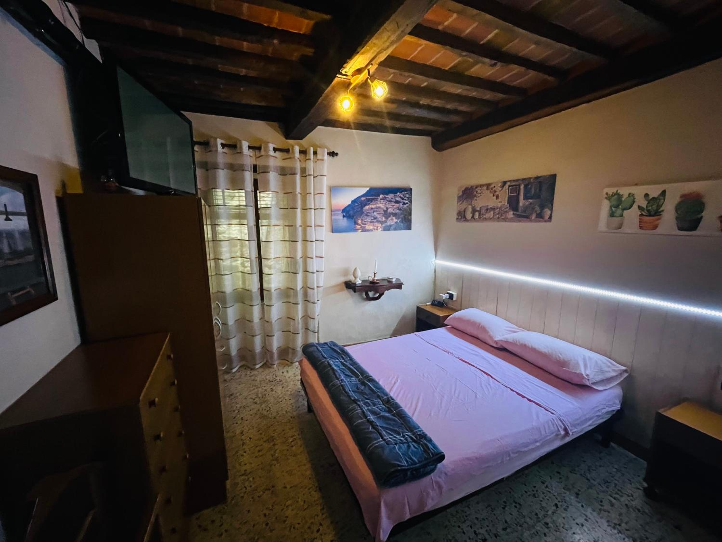 One-Bedroom House photo 1