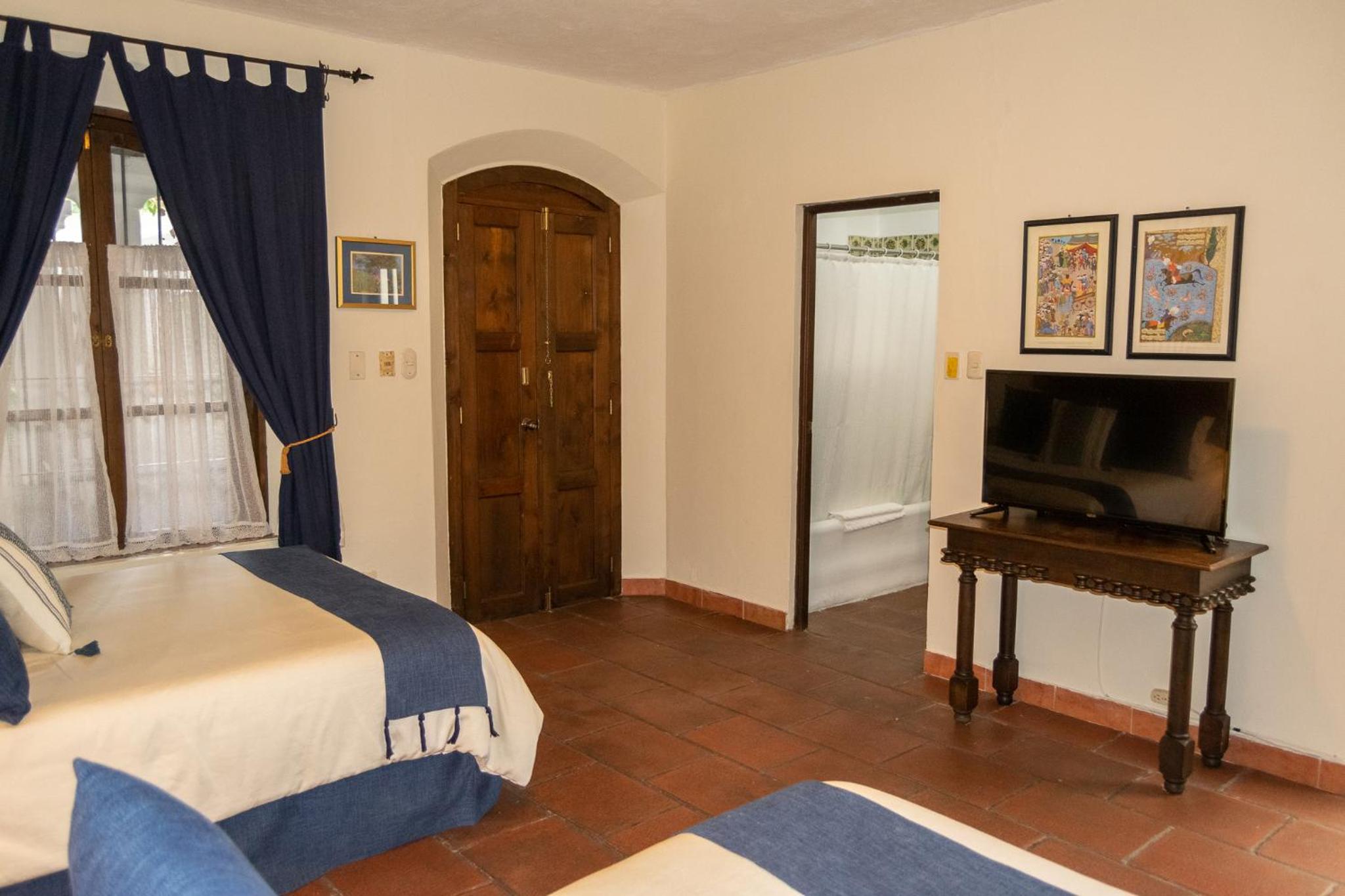 Large Twin Room photo 2
